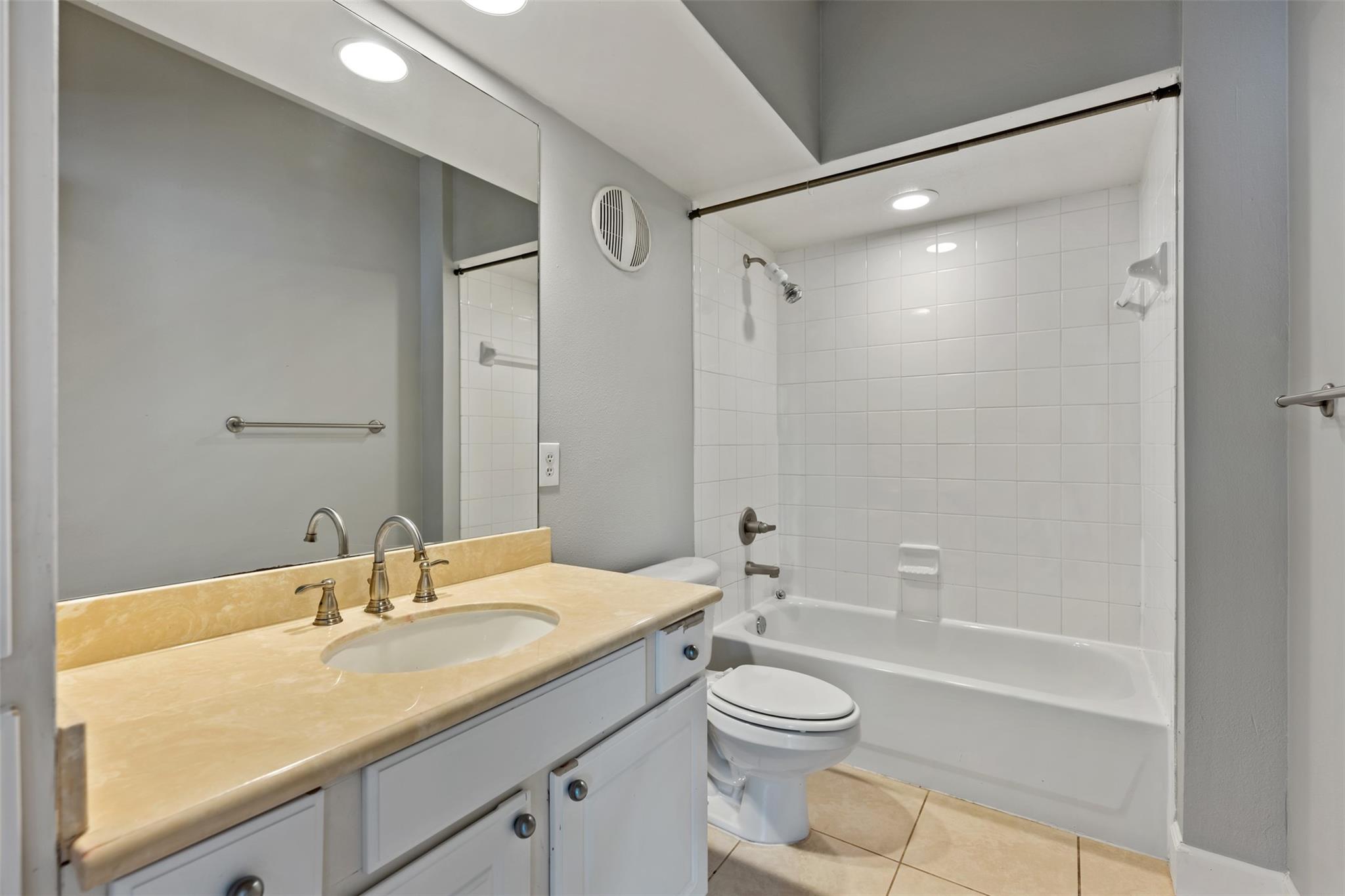 7701 Rialto Blvd #1433 Property Photo 25