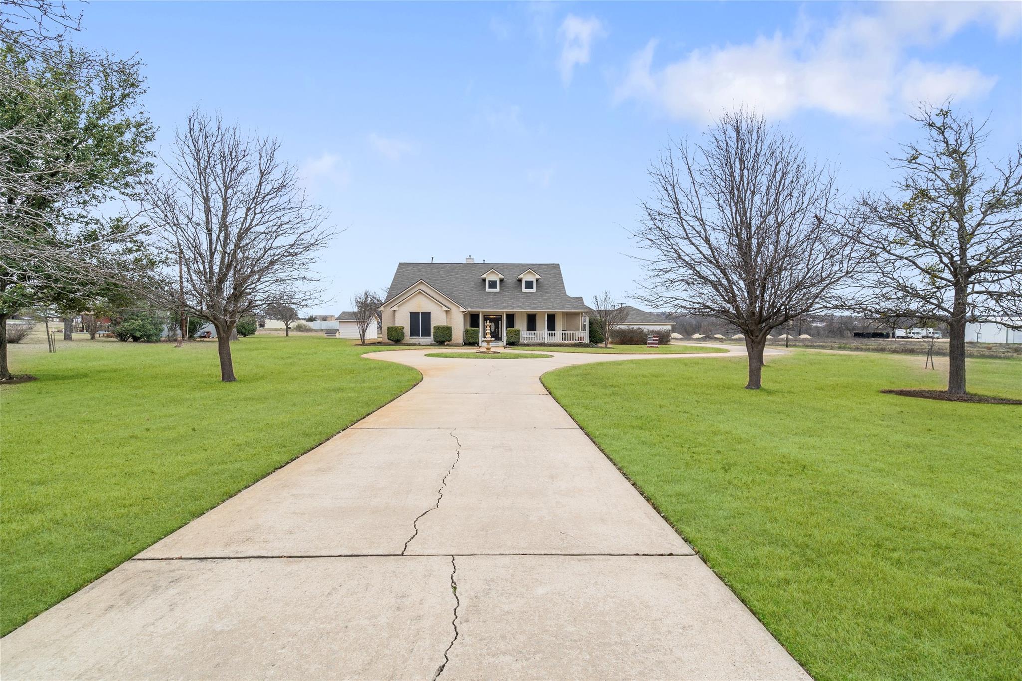 16 Lake Dr Property Photo
