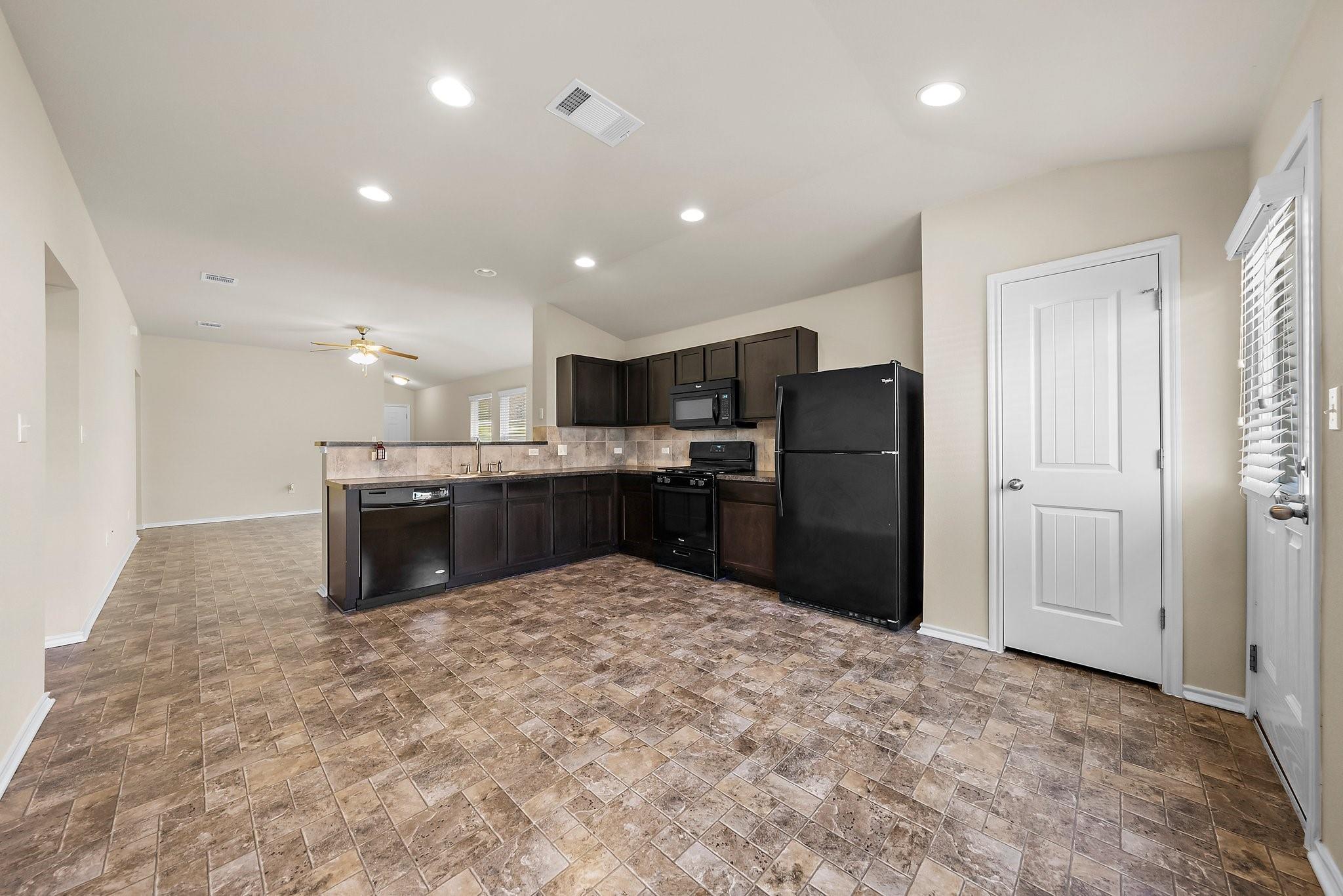 15210 Walcott Dr Property Photo 8