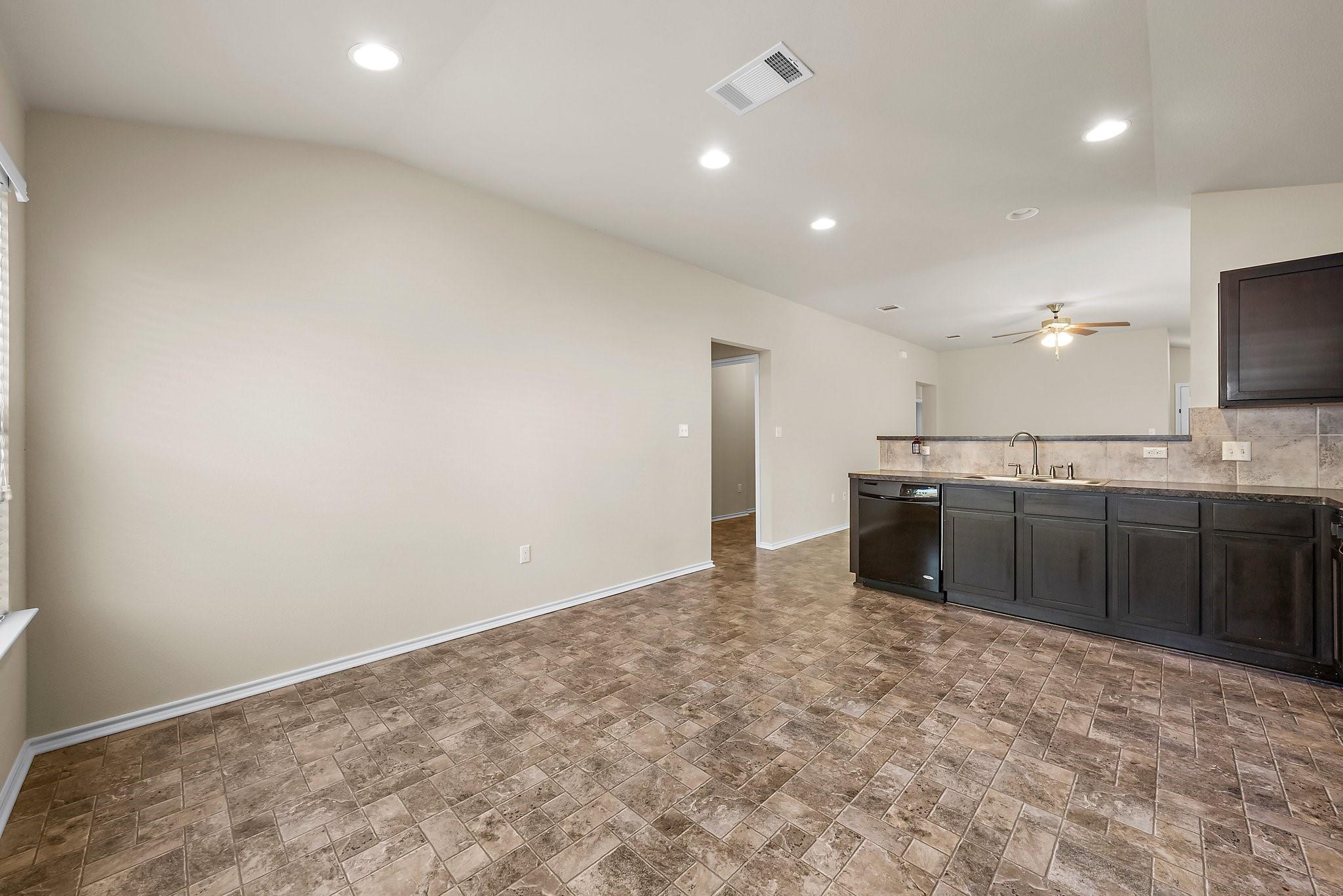 15210 Walcott Dr Property Photo 11