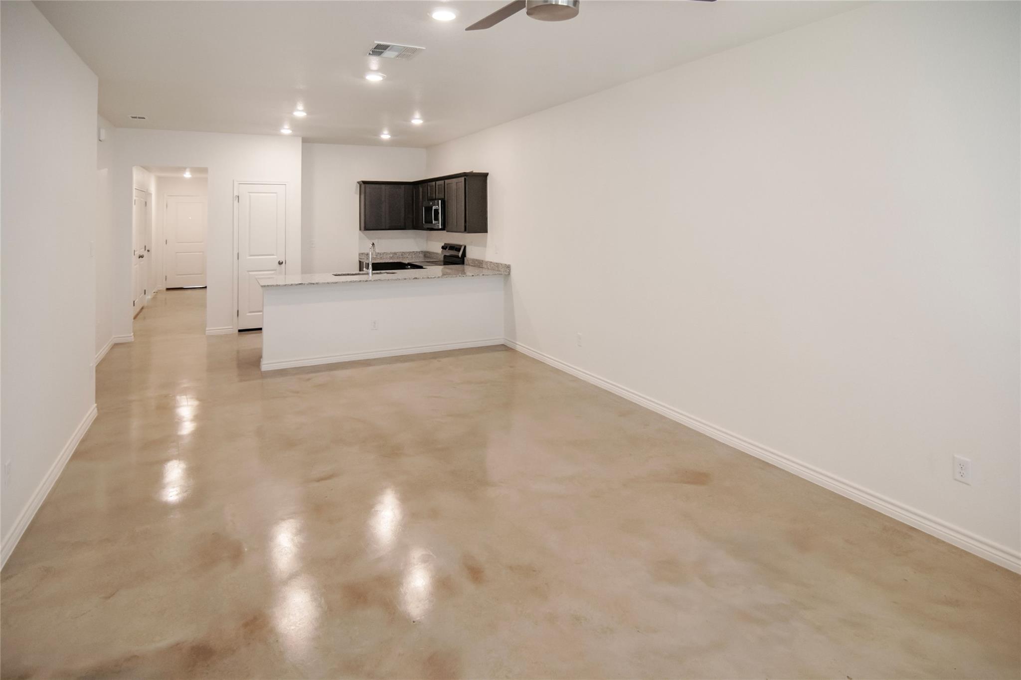 1261 Lehmann Dr #b Property Photo 4