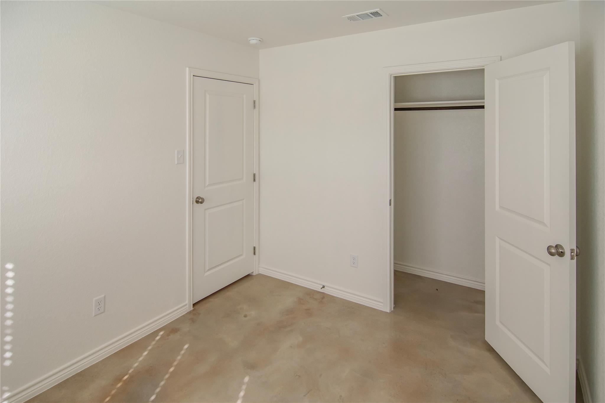 1261 Lehmann Dr #b Property Photo 6