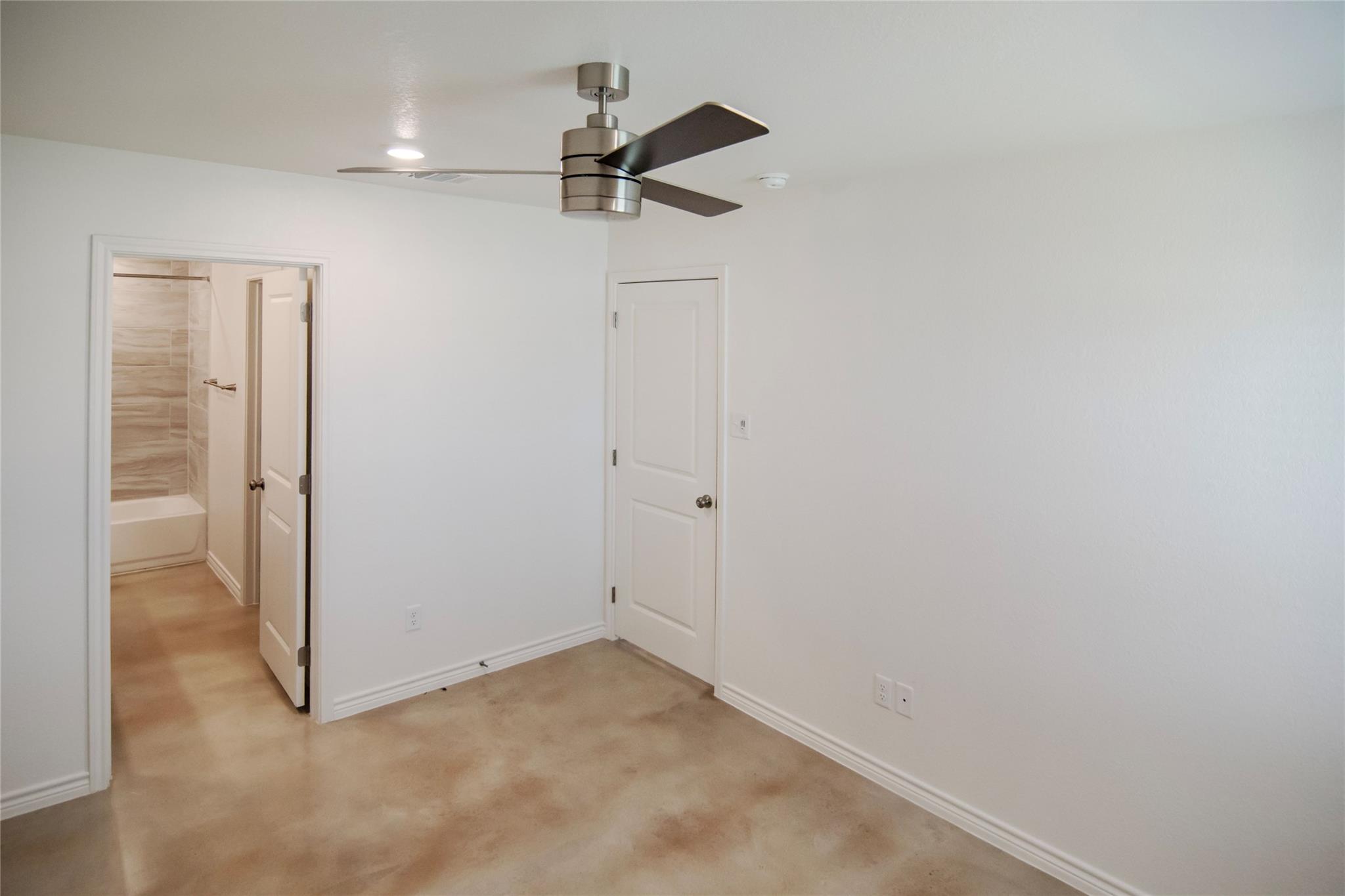1261 Lehmann Dr #b Property Photo 12