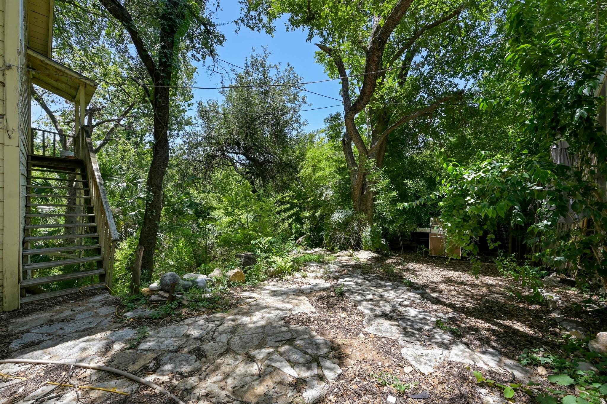 1017 W 31st St Property Photo 12