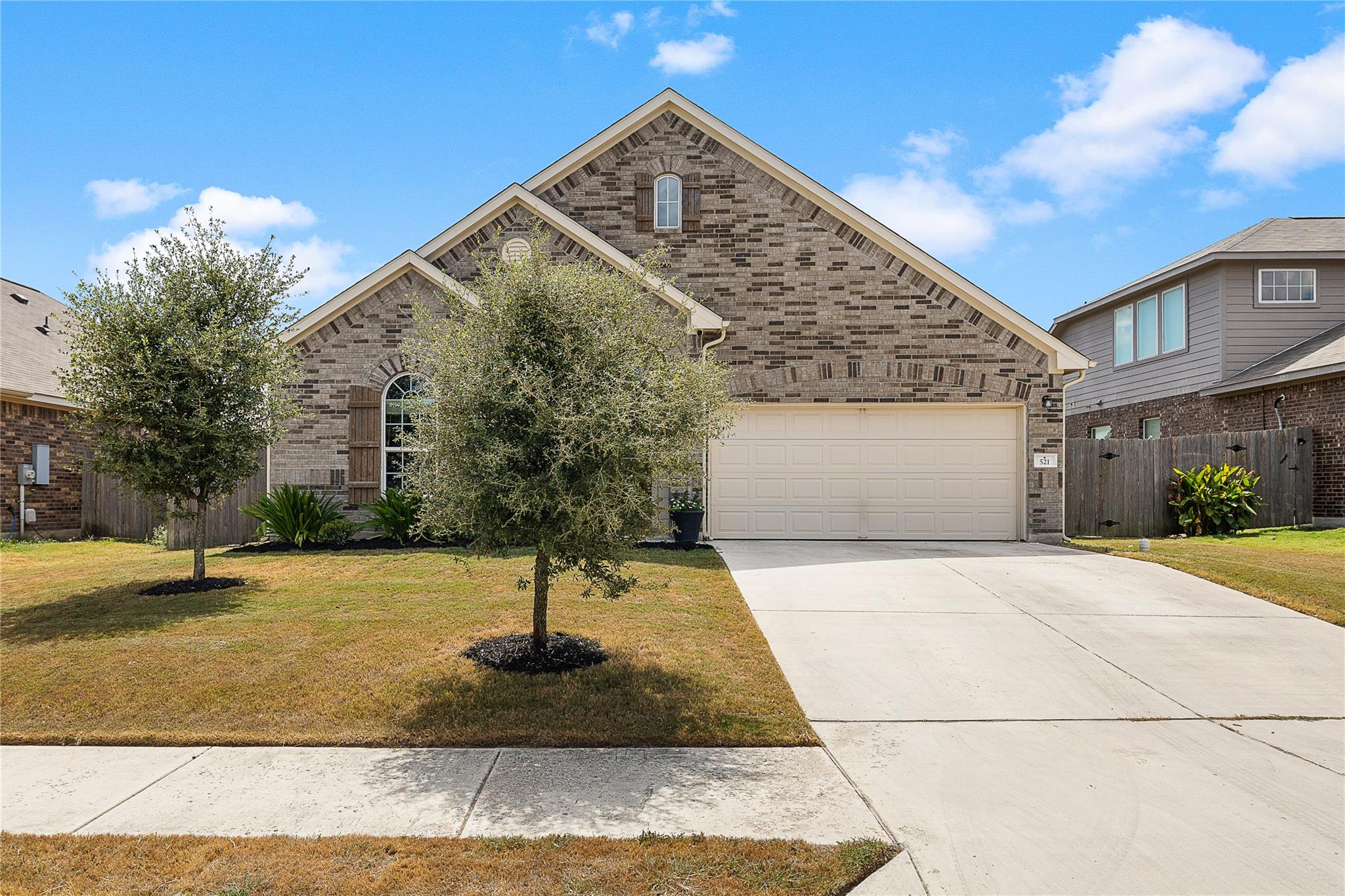 521 Hendelson Ln Property Photo 1