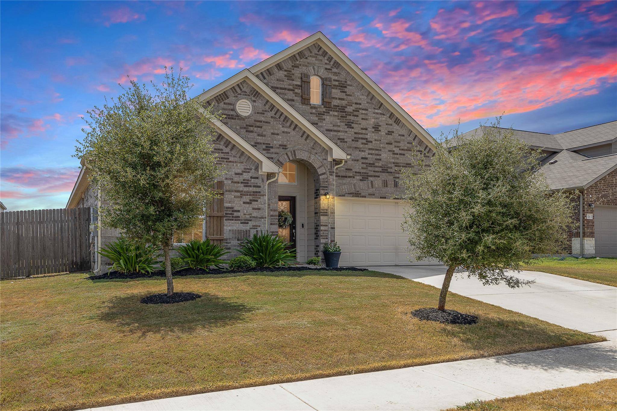 521 Hendelson Ln Property Photo 3