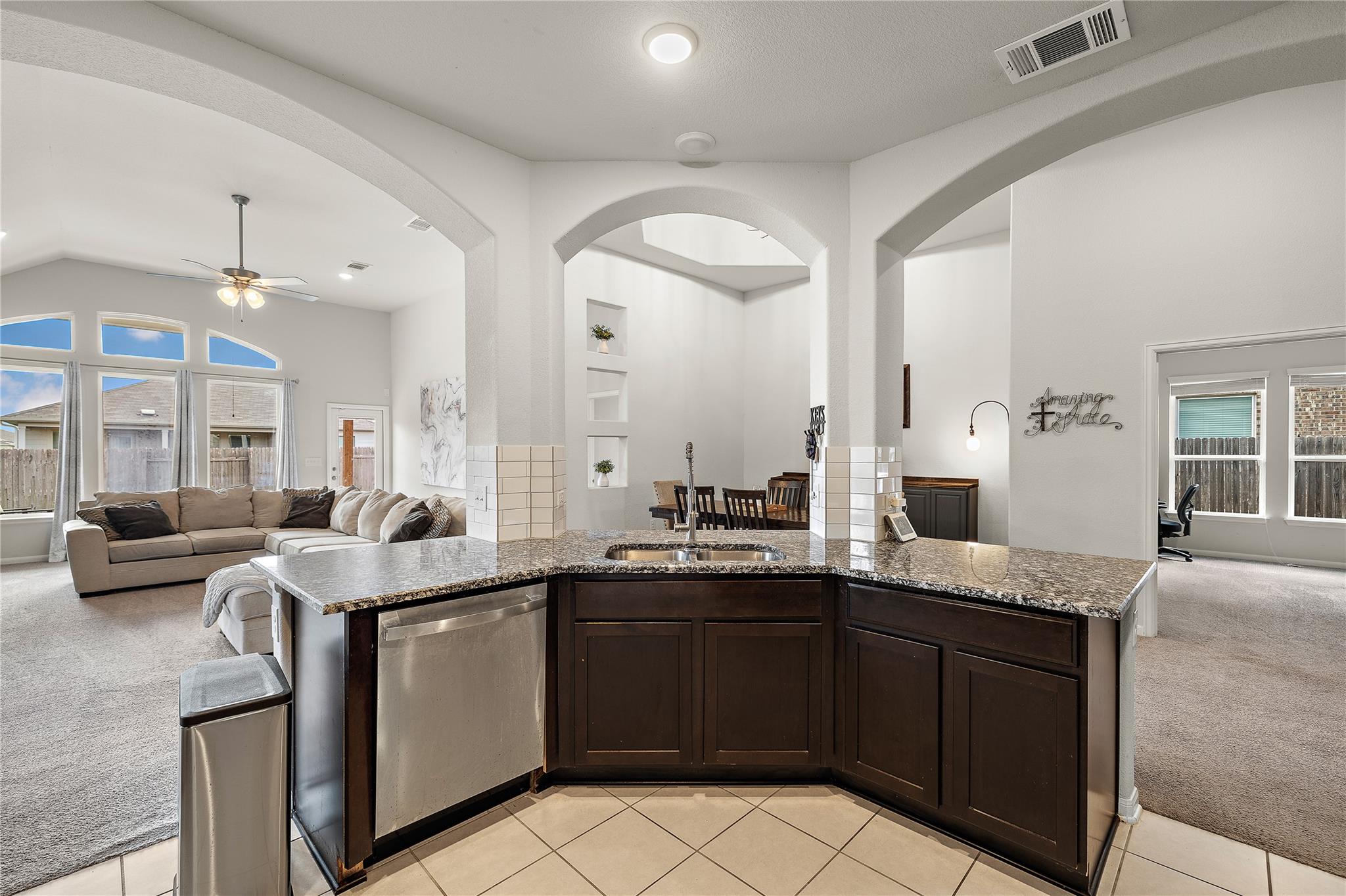 521 Hendelson Ln Property Photo 12