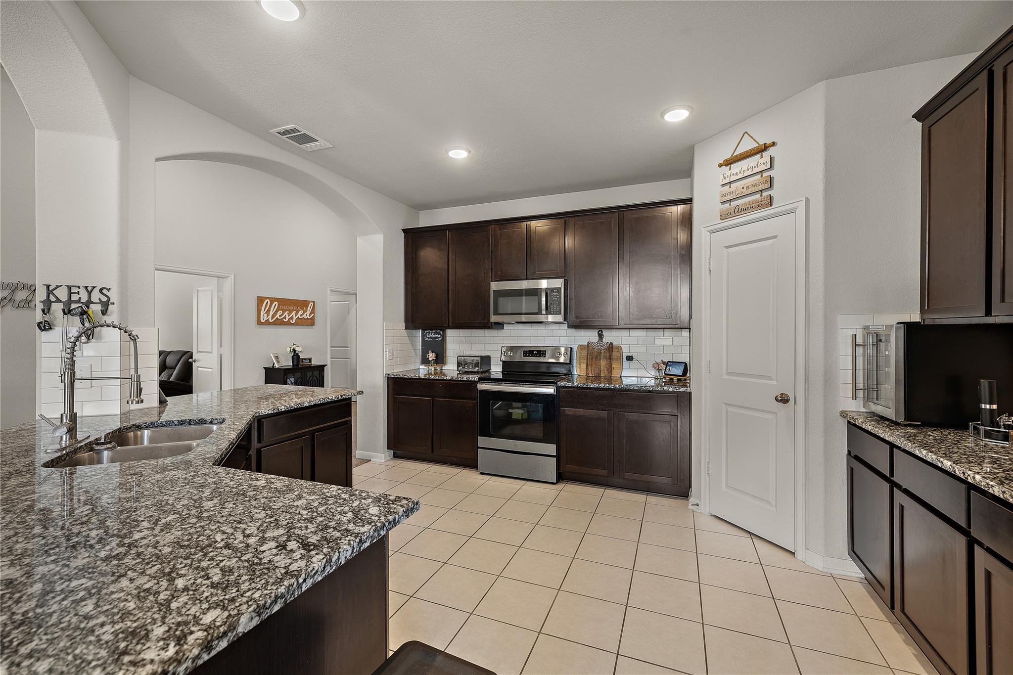521 Hendelson Ln Property Photo 13