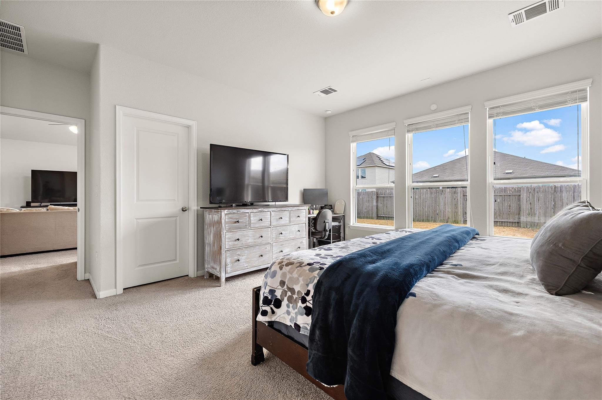 521 Hendelson Ln Property Photo 18