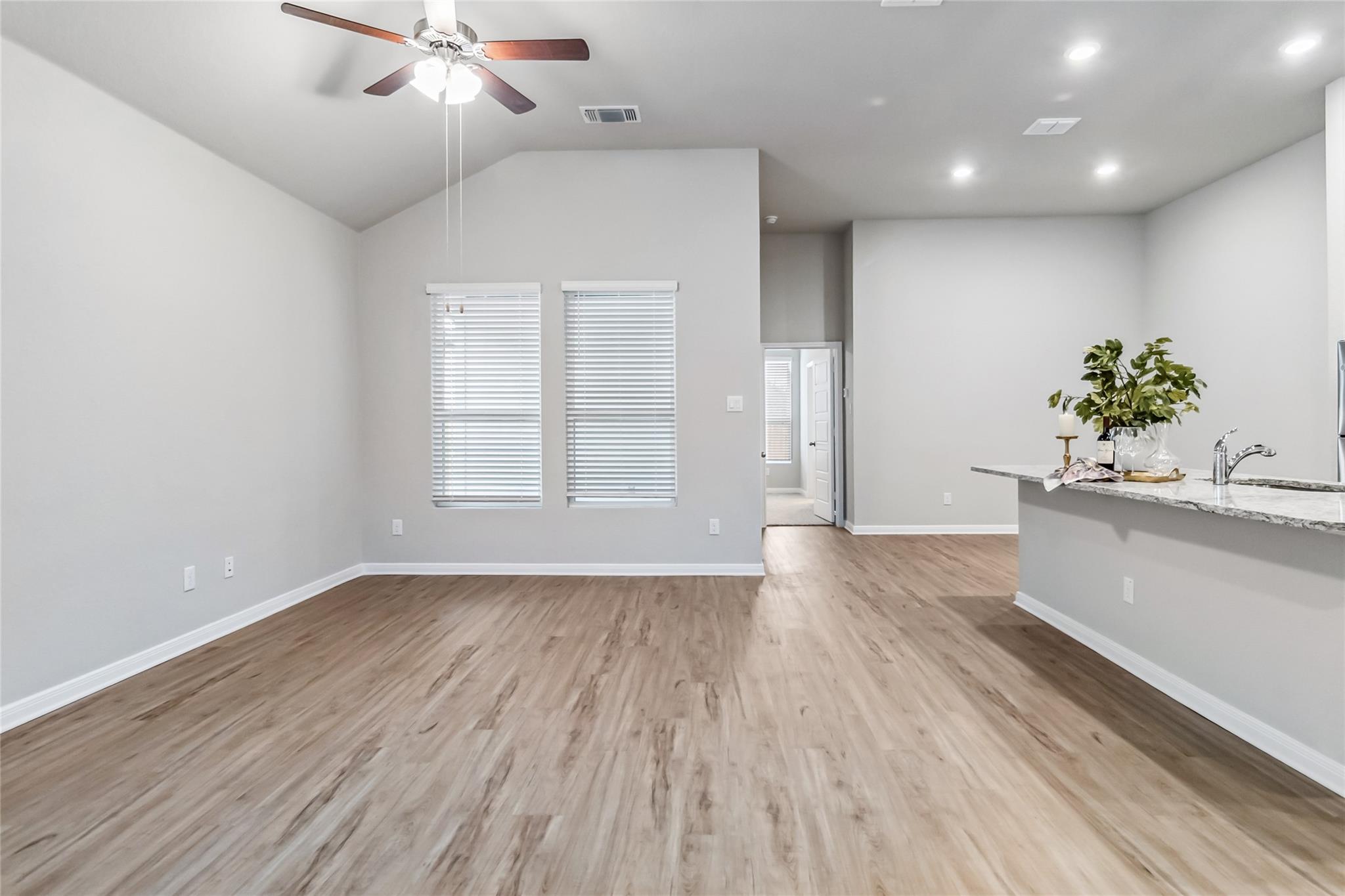 957 Staglin St Property Photo 12