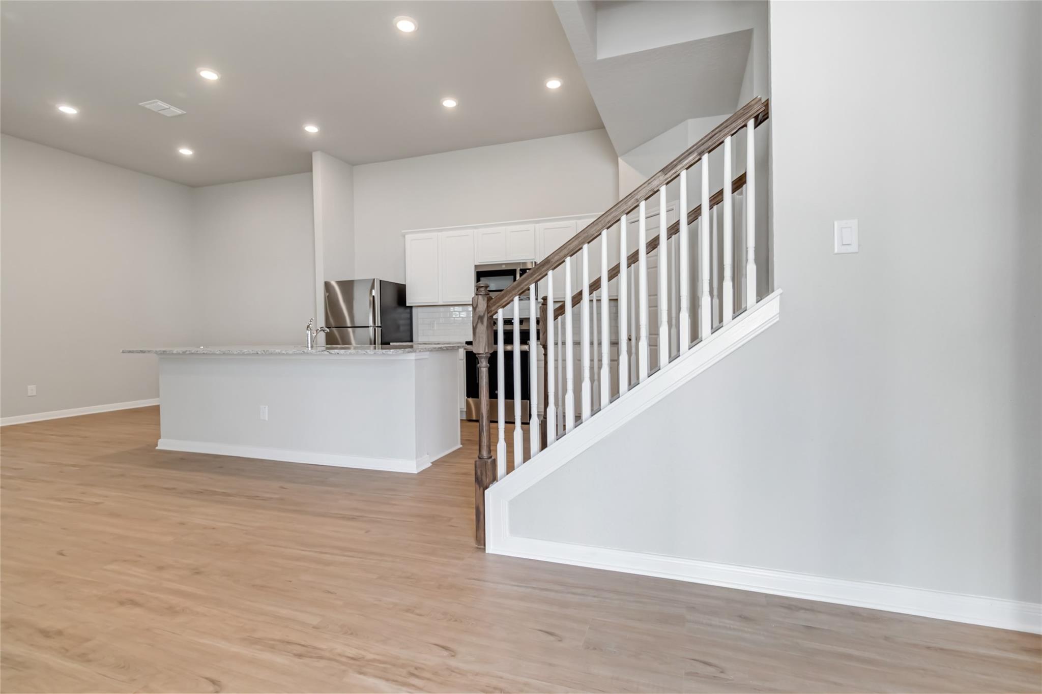 957 Staglin St Property Photo 32