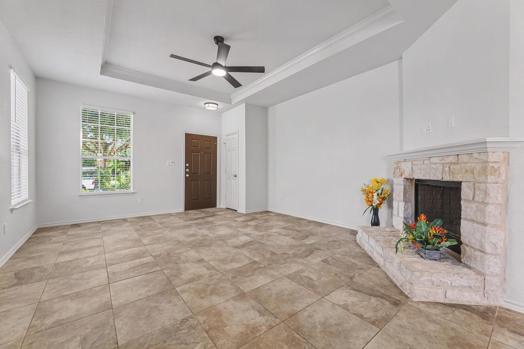 325 Stella Gold St Property Photo 4
