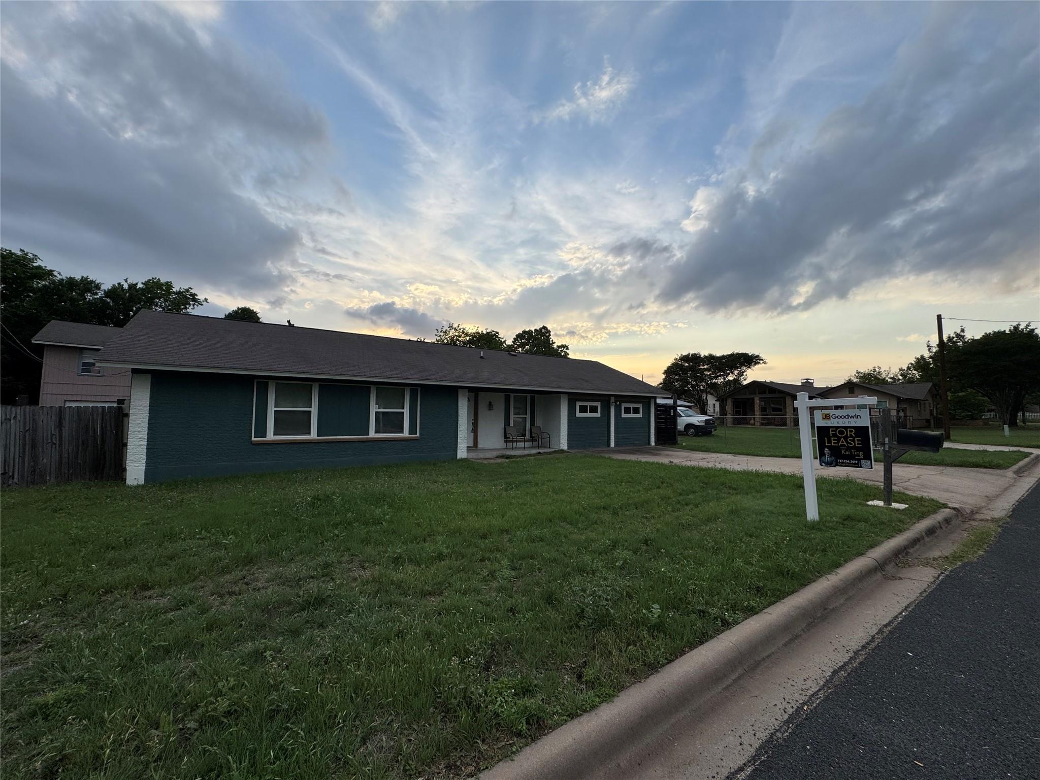 3520 Roanoke Dr Property Photo 5
