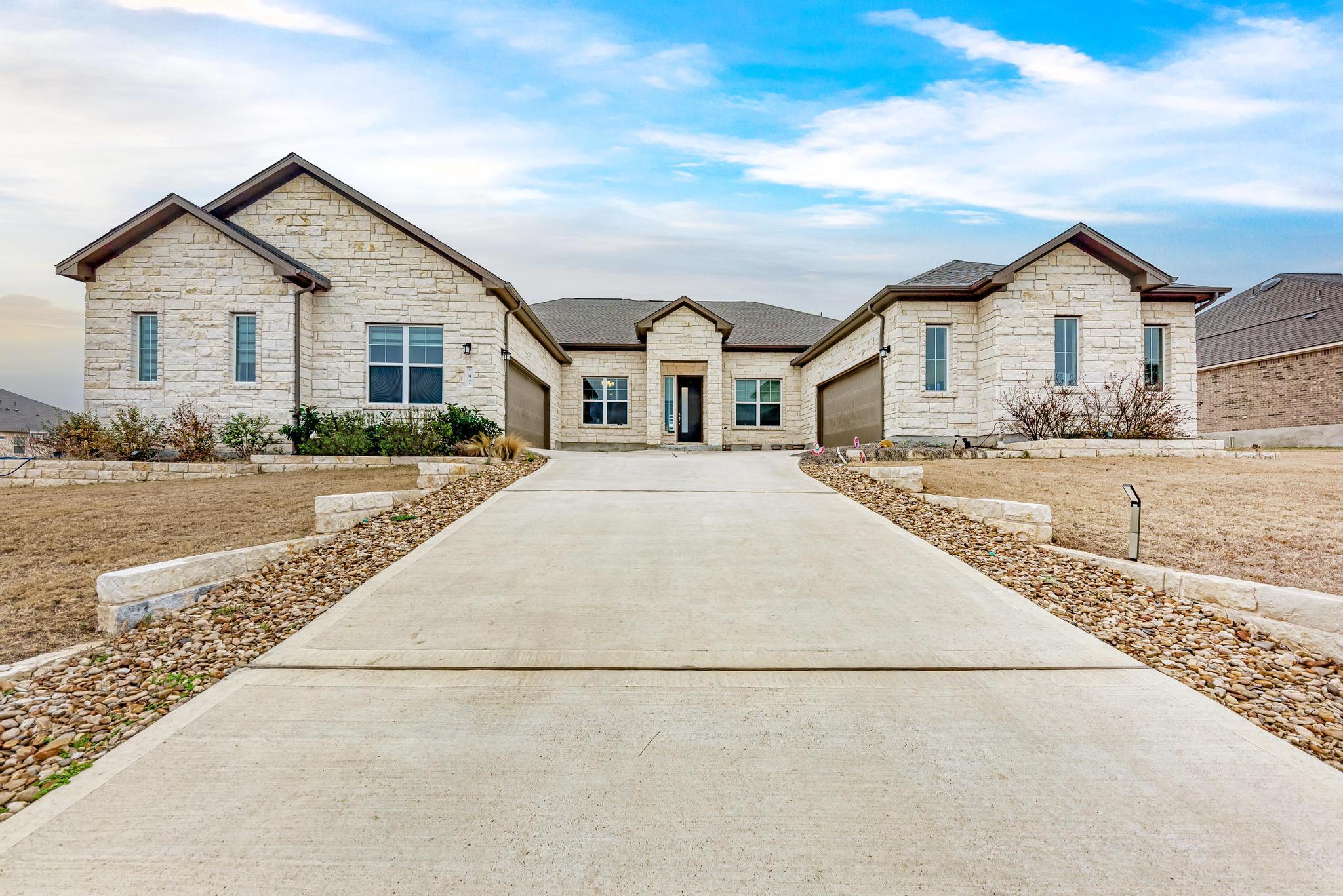 92 Sierra Mosca Trl Property Photo 1