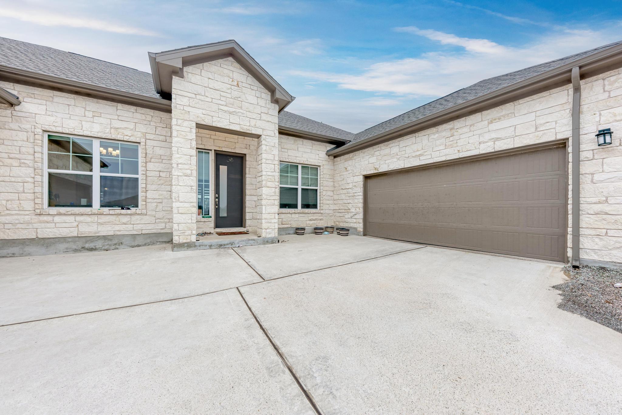 92 Sierra Mosca Trl Property Photo 3