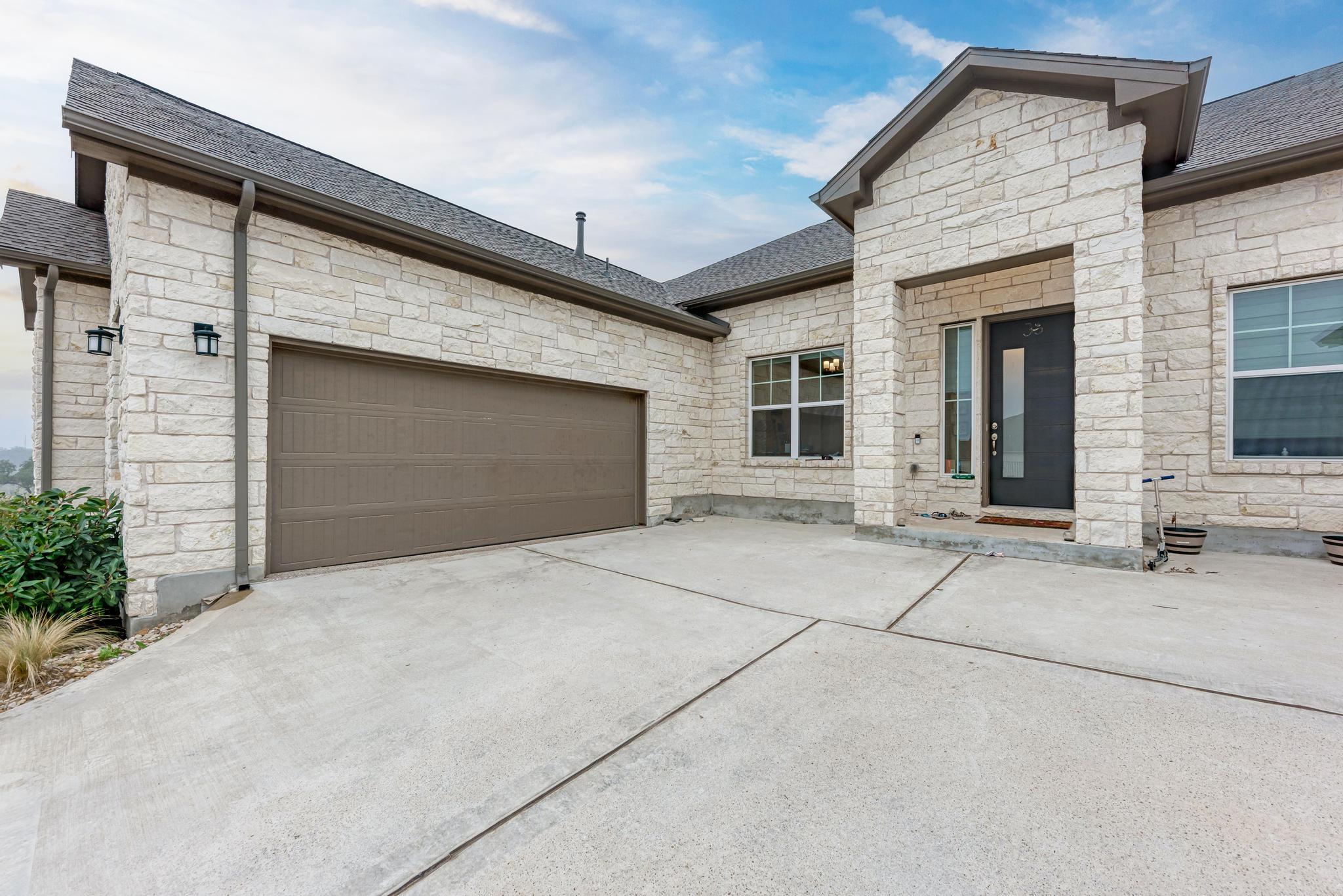 92 Sierra Mosca Trl Property Photo 4