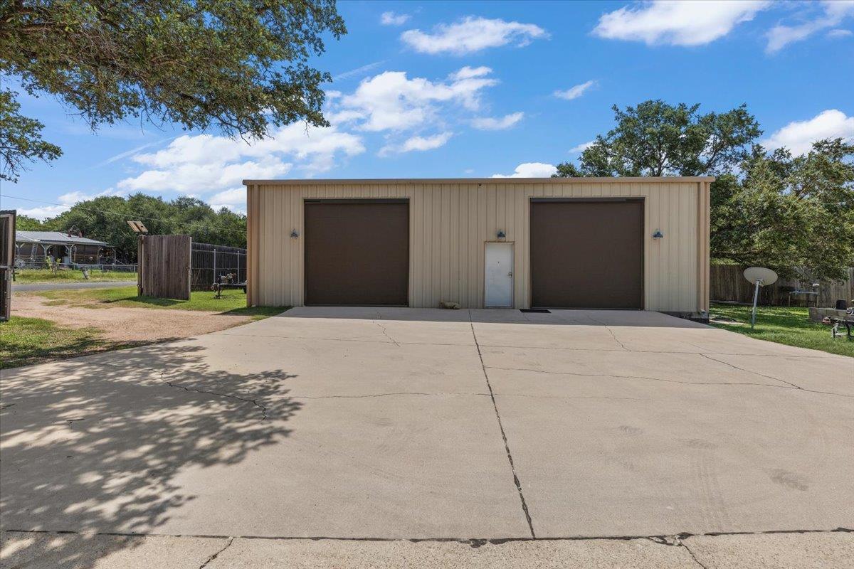 24705 Whitney Dr Property Photo 4