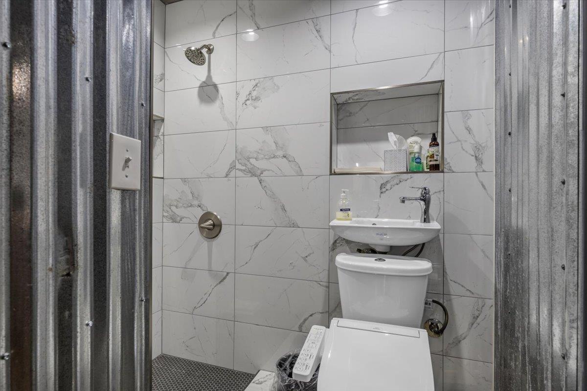 24705 Whitney Dr Property Photo 7
