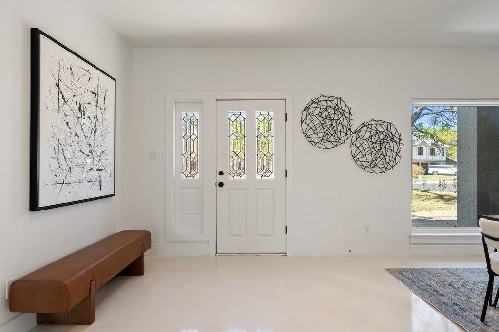 10408 Loring Dr Property Photo 4