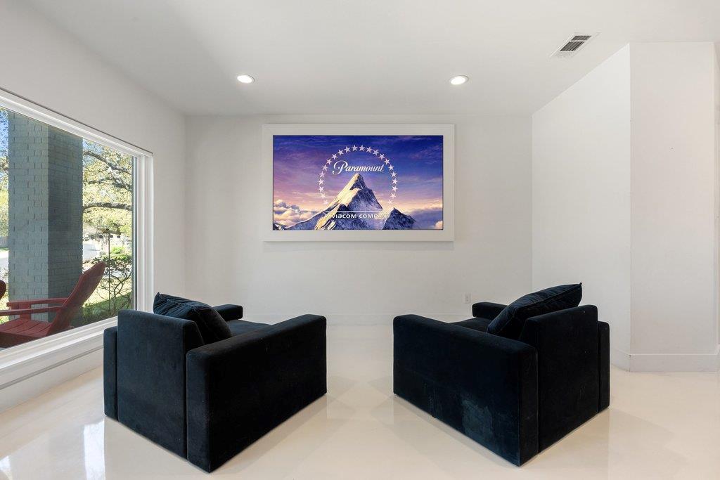 10408 Loring Dr Property Photo 8