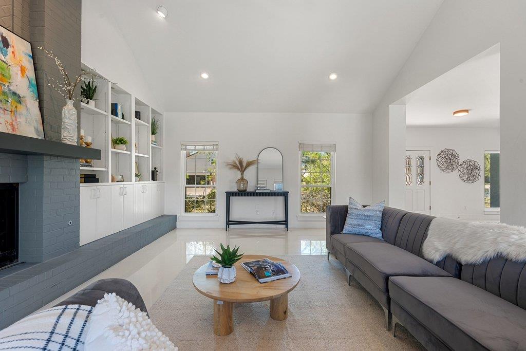 10408 Loring Dr Property Photo 13