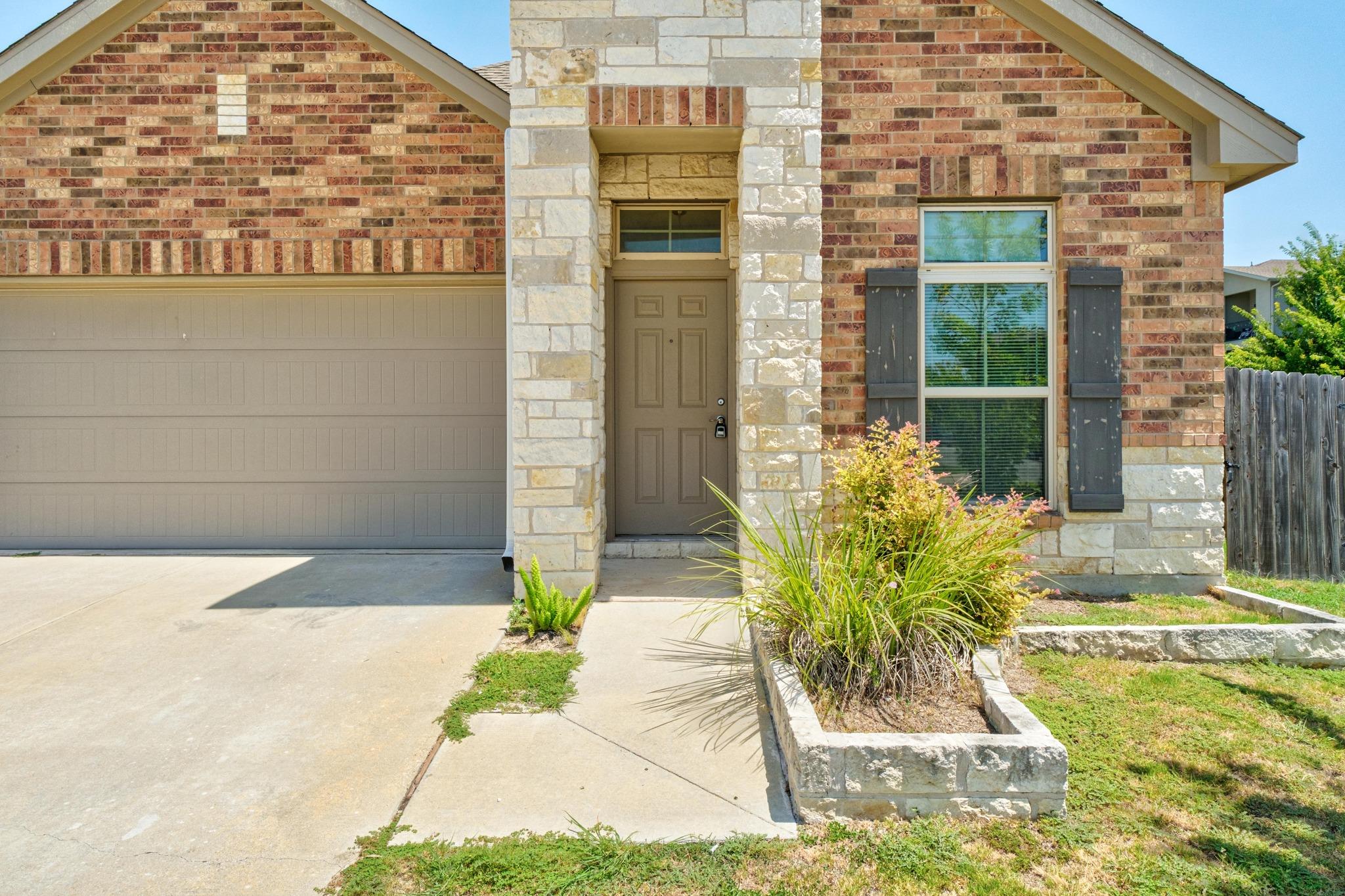 700 Fortrose Ter Property Photo 4