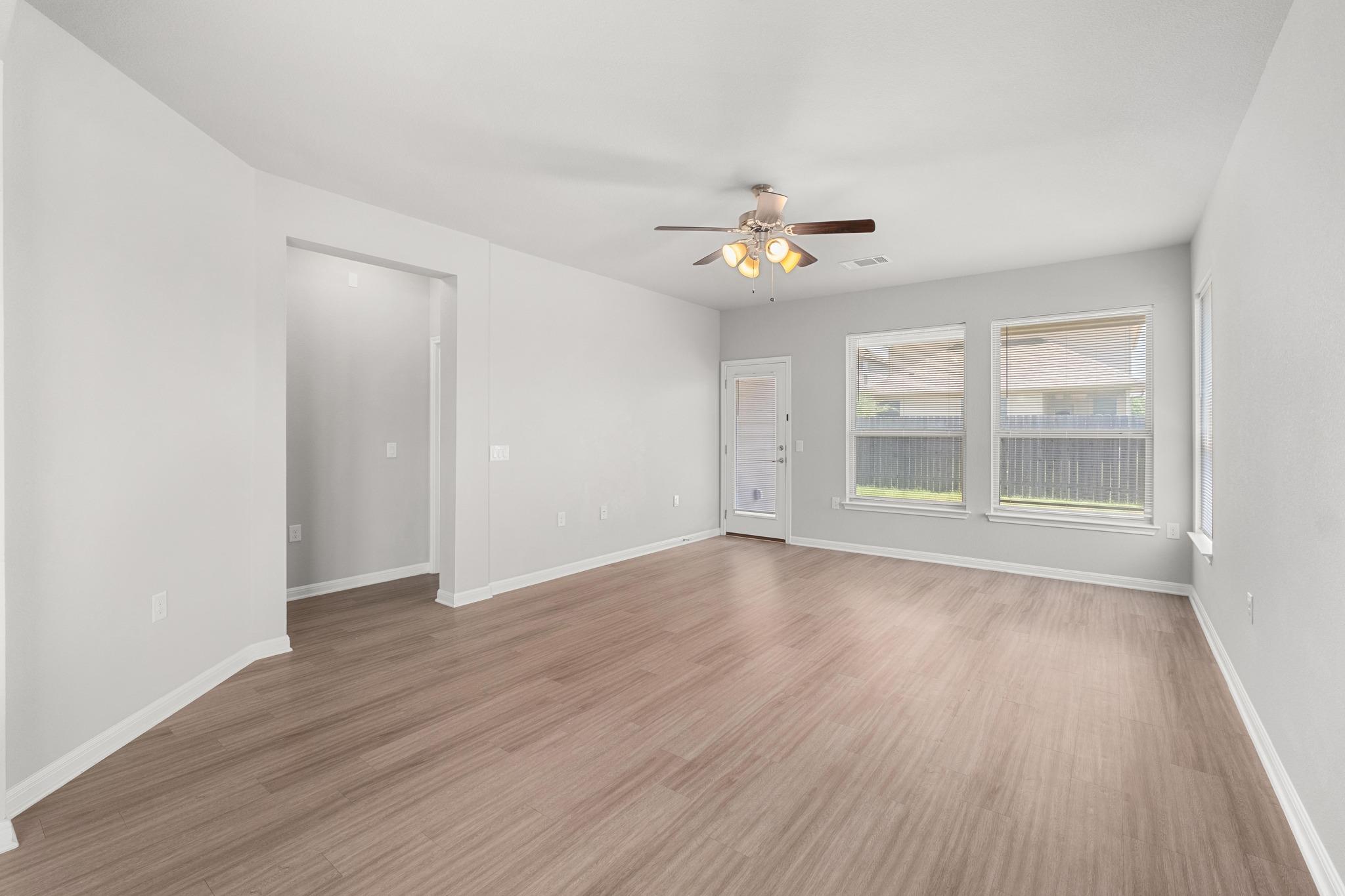 700 Fortrose Ter Property Photo 5