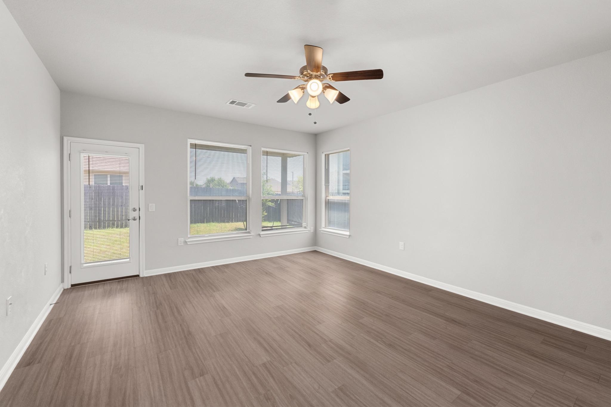 700 Fortrose Ter Property Photo 6