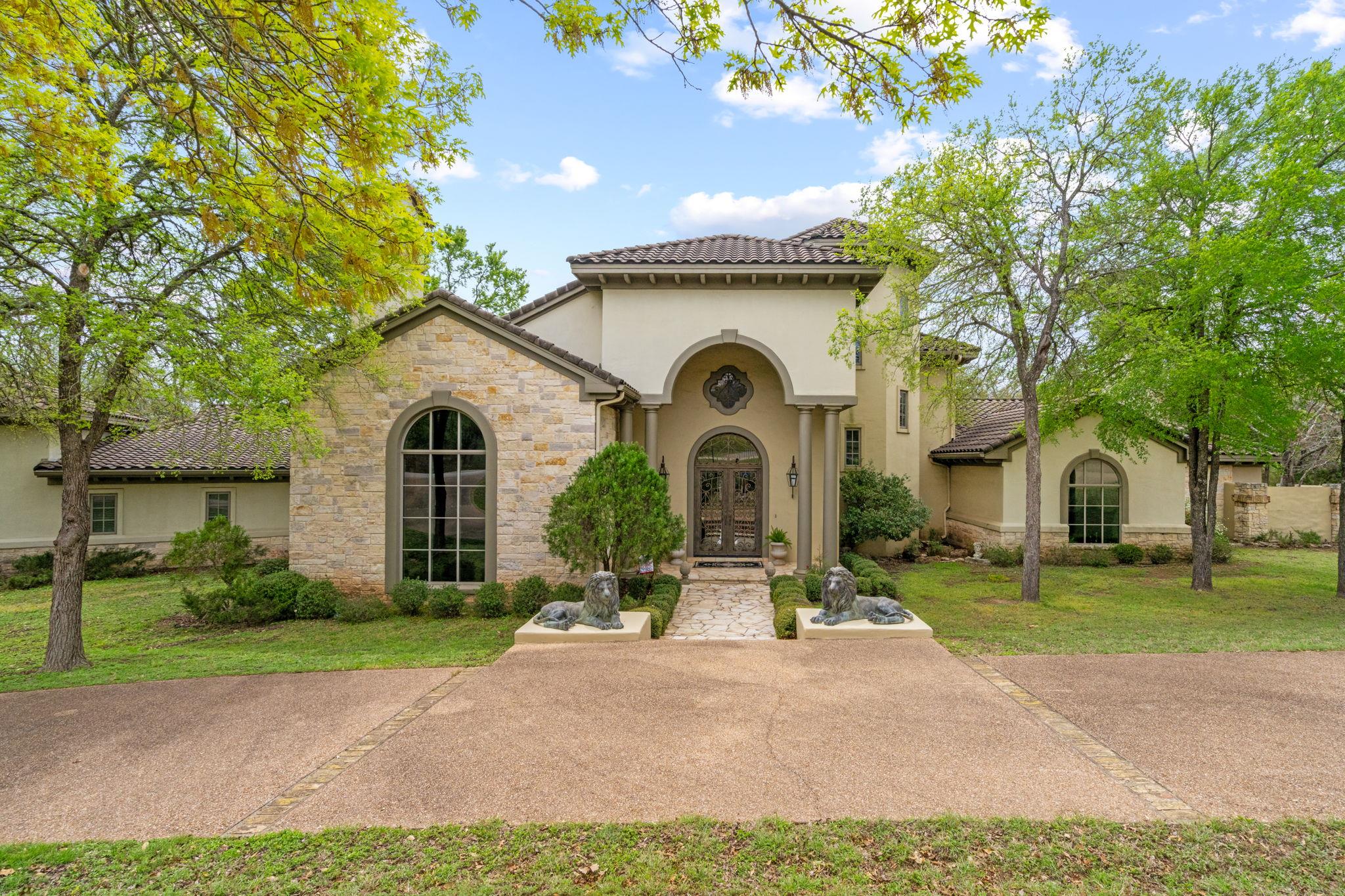 8611 Young Ln Property Photo 1