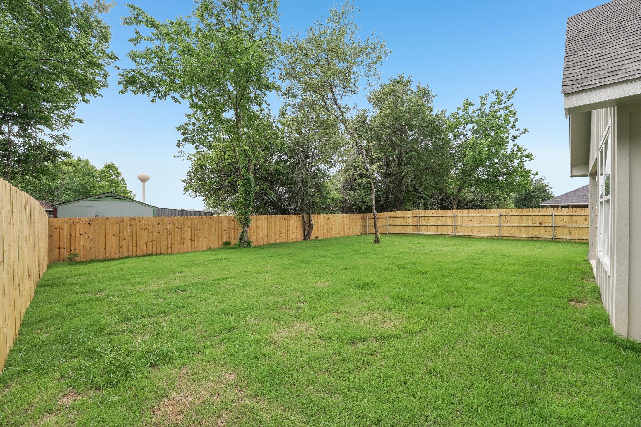344 Webb St Property Photo 6