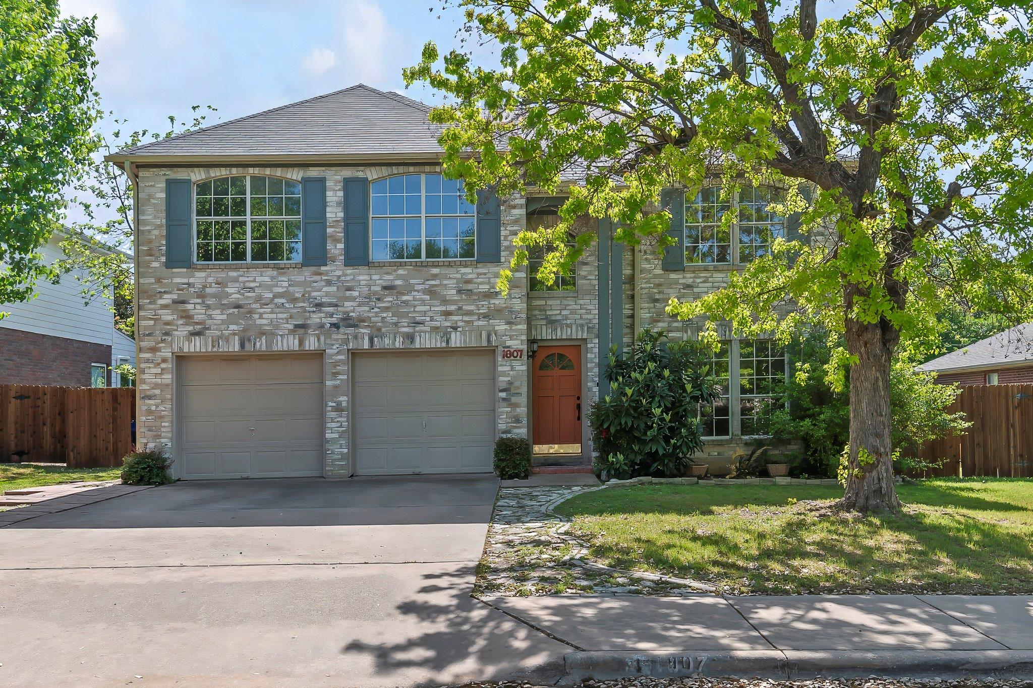 1807 Iris Ln Property Photo 1