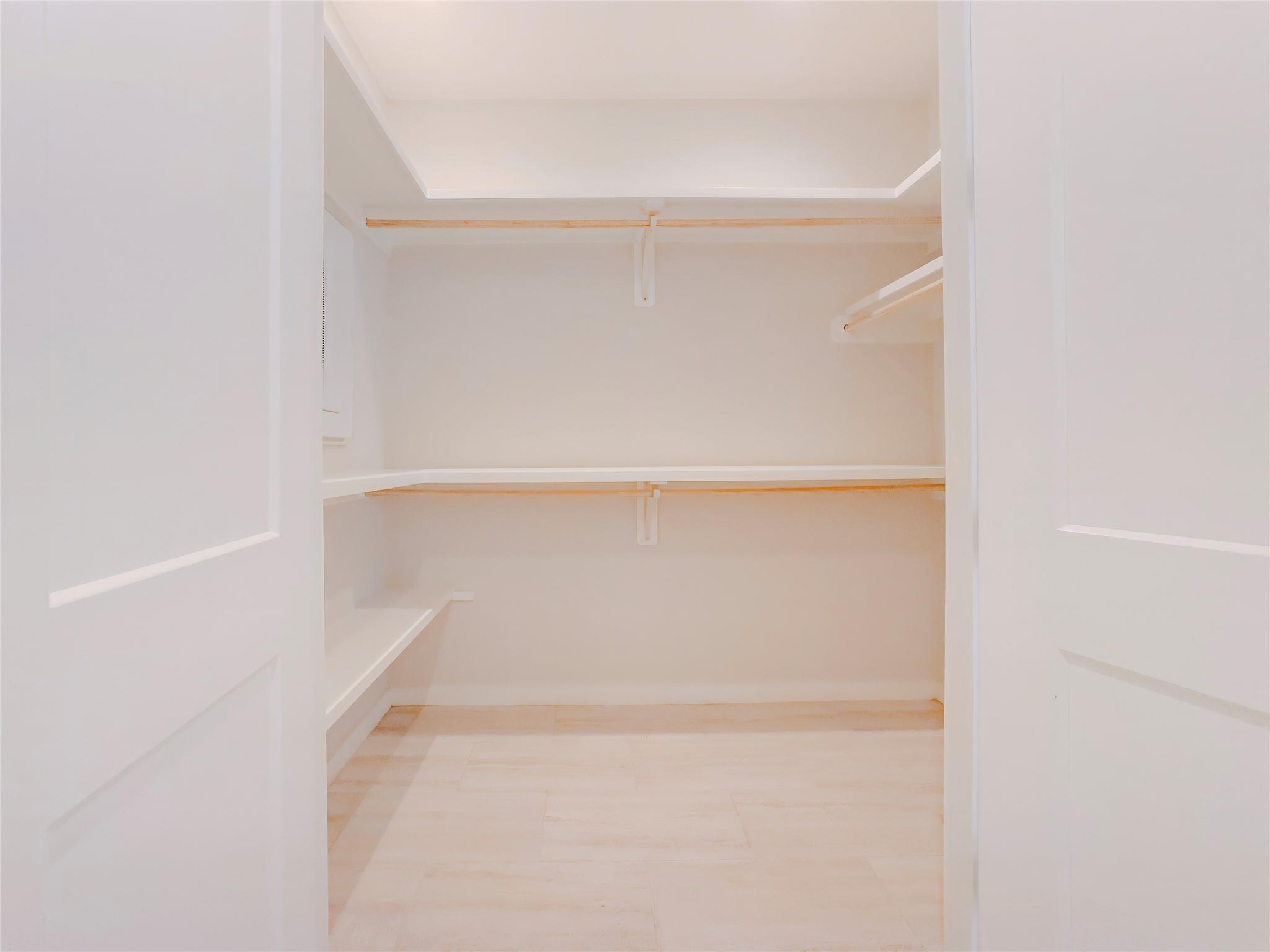 2404 Bruin Dr Property Photo 3