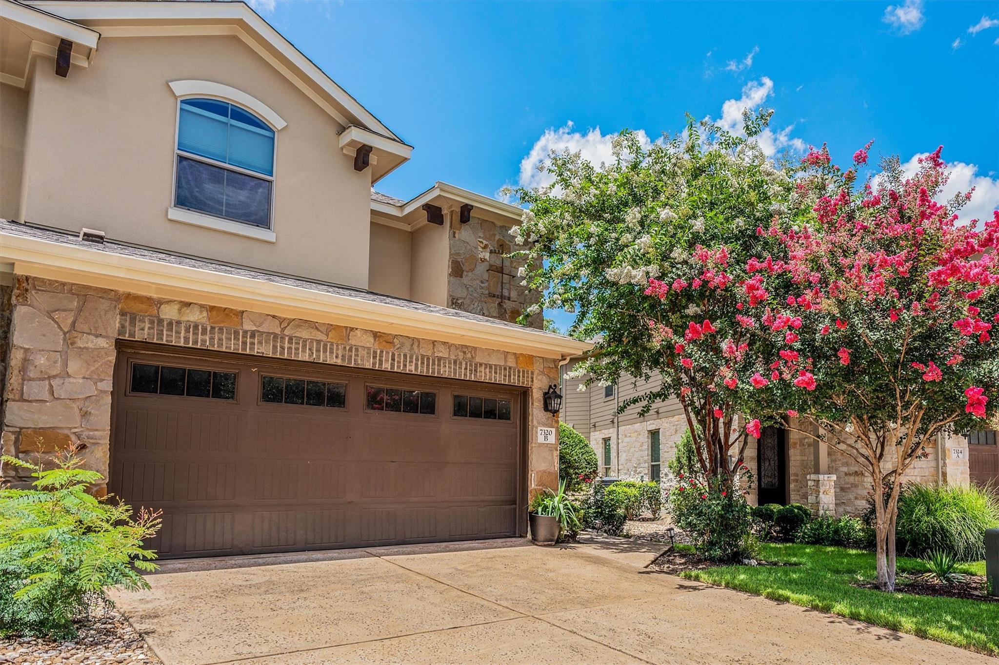 7320 Colina Vista Loop #b Property Photo 2
