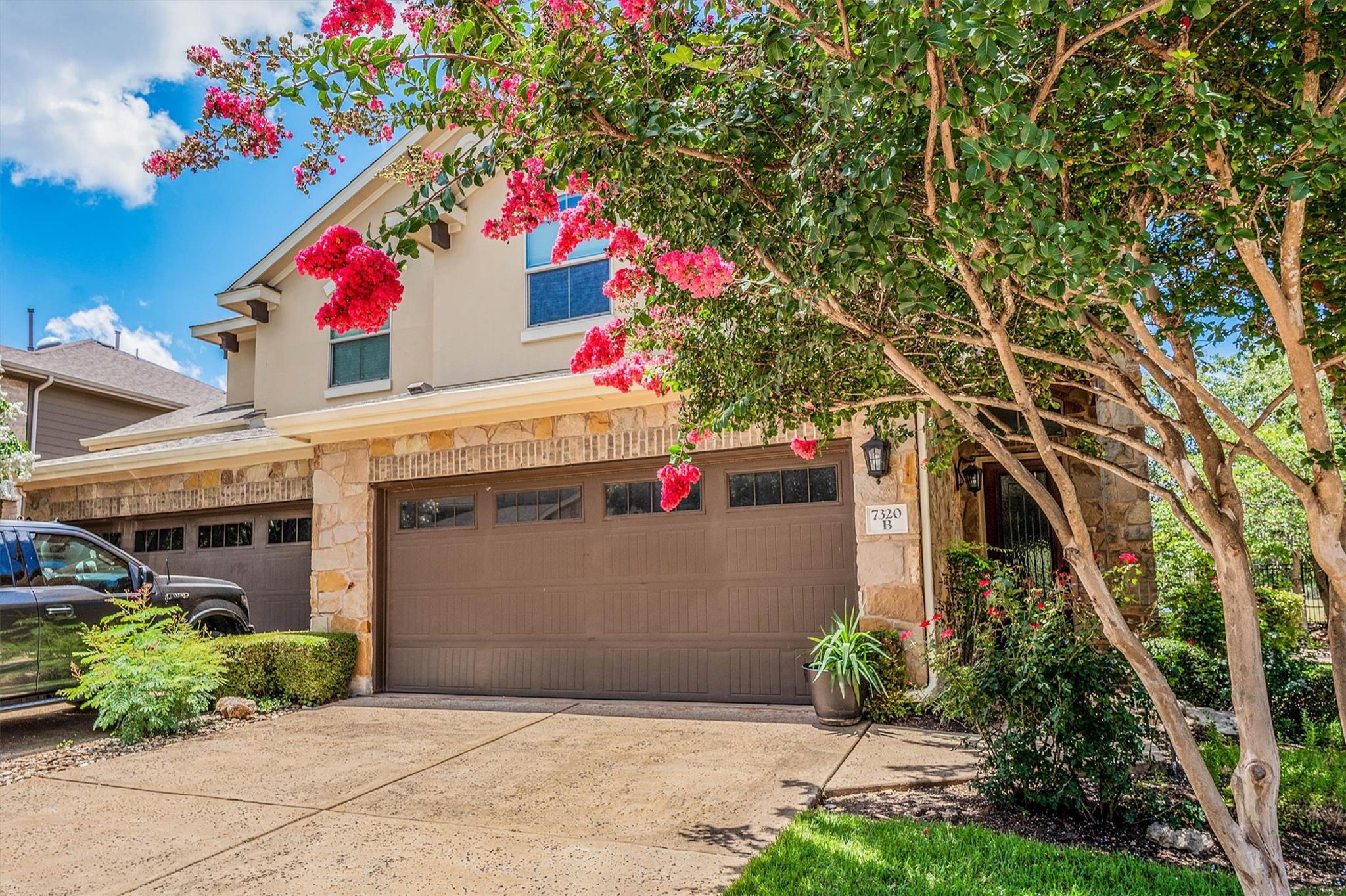 7320 Colina Vista Loop #b Property Photo 3