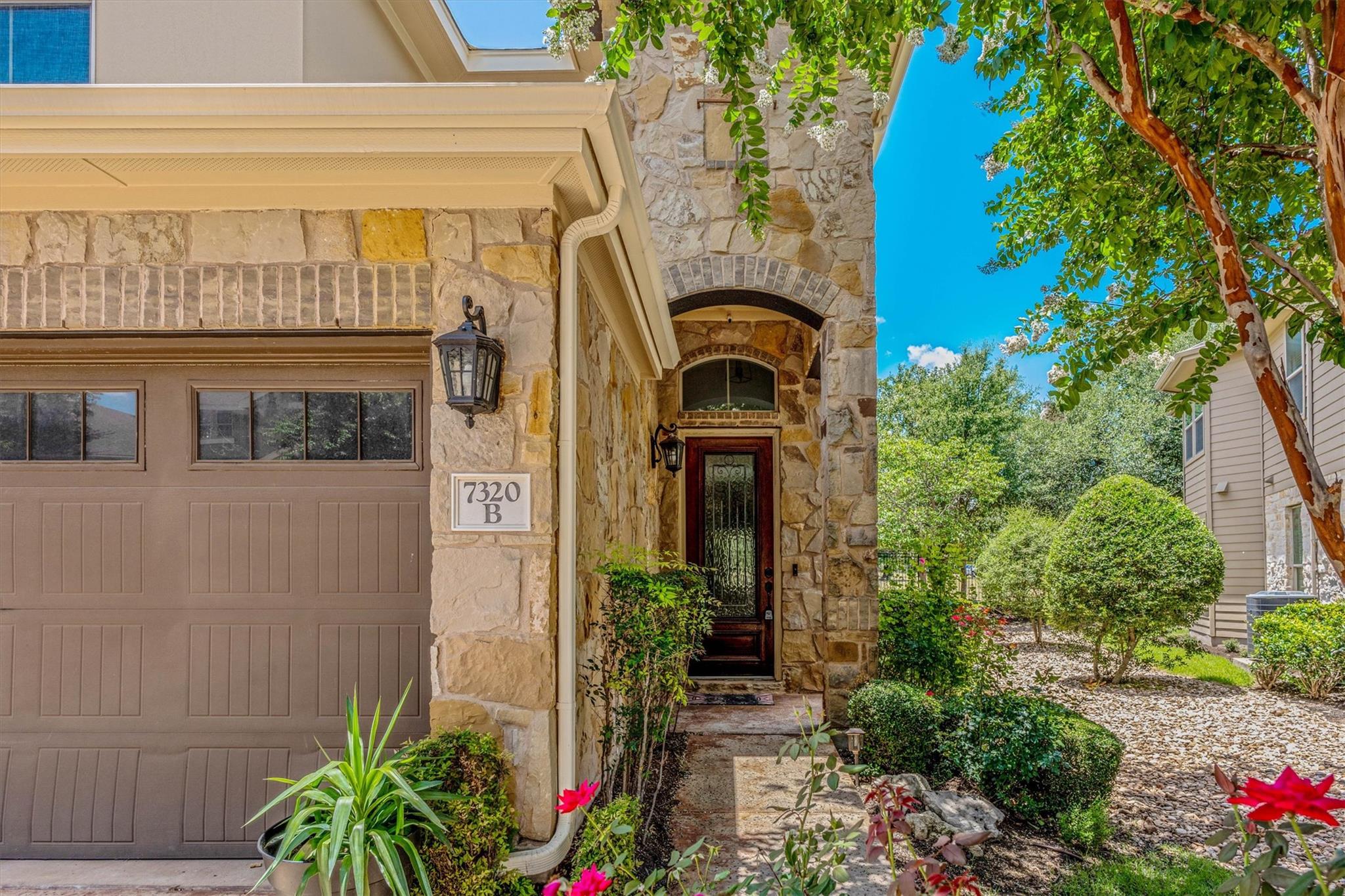 7320 Colina Vista Loop #b Property Photo 4