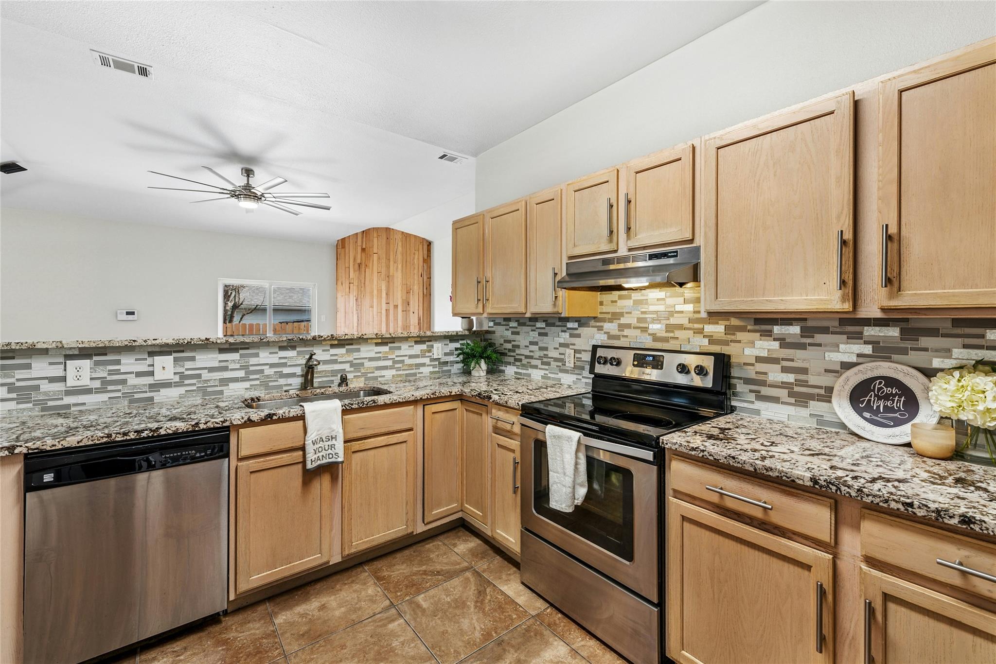700 Clearview Cir Property Photo 5