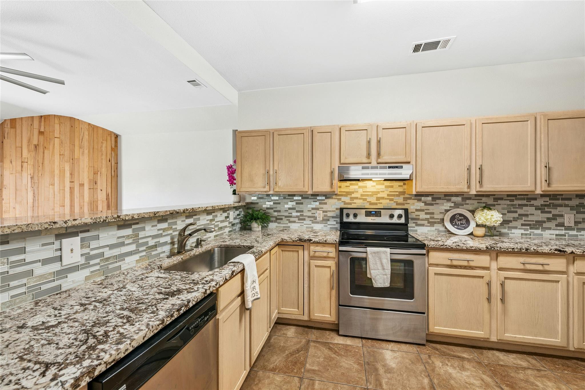 700 Clearview Cir Property Photo 6