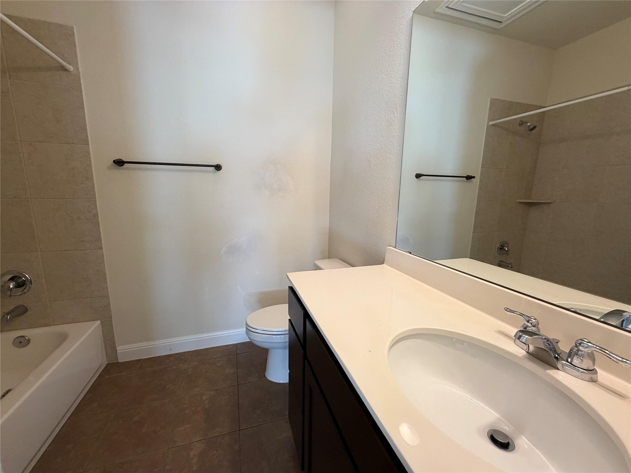 3240 E Whitestone Blvd #81 Property Photo 6