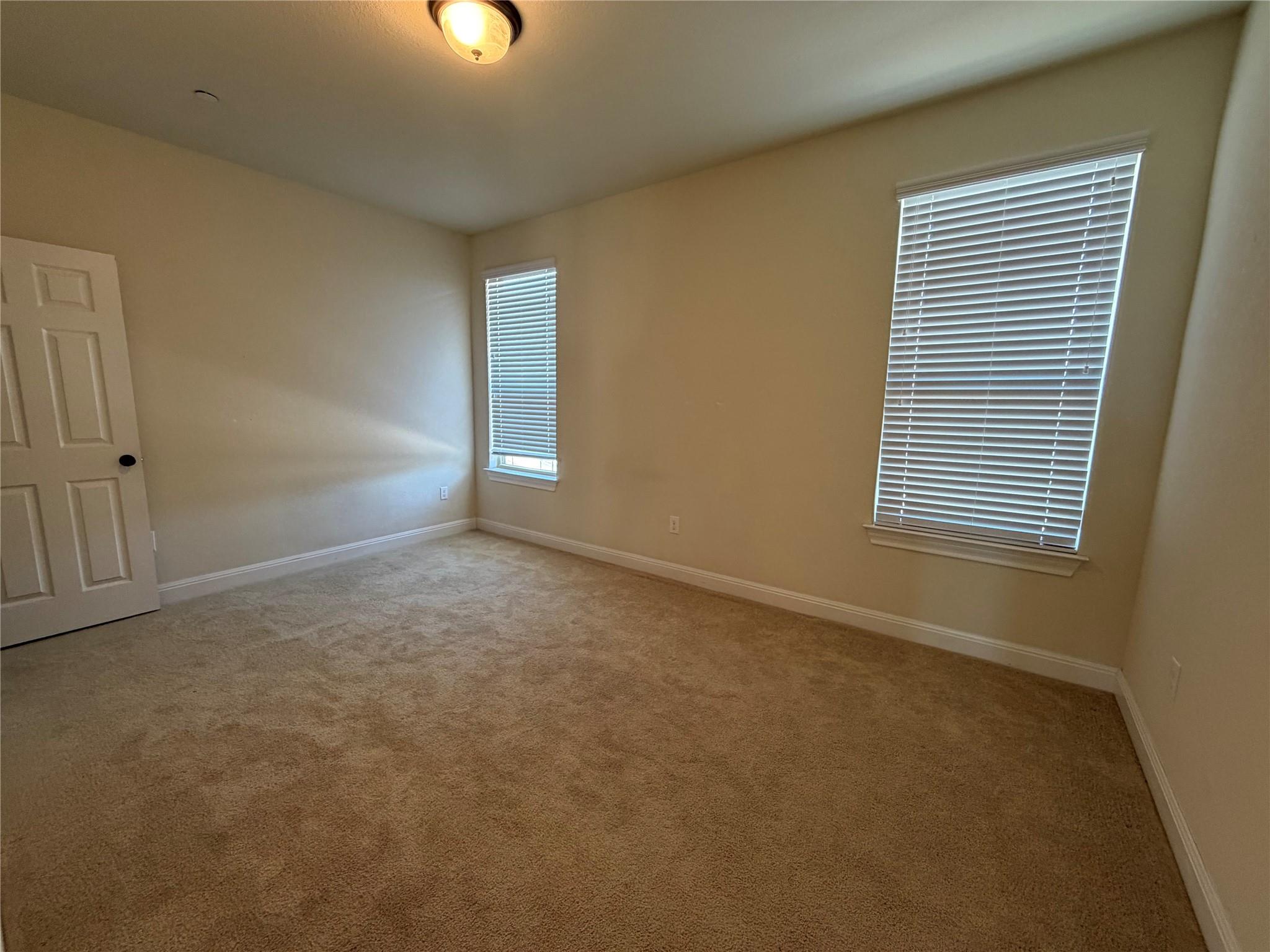3240 E Whitestone Blvd #81 Property Photo 8