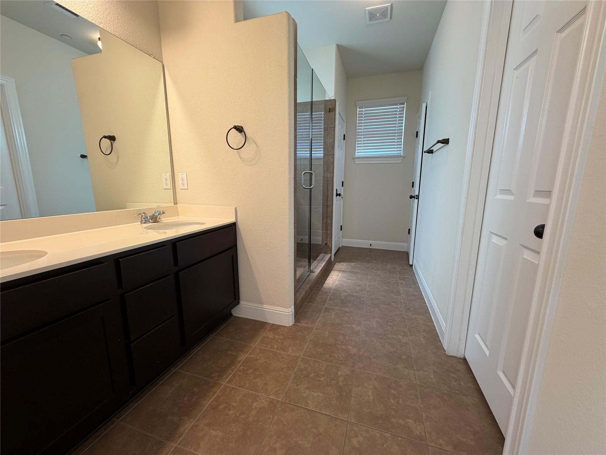 3240 E Whitestone Blvd #81 Property Photo 17