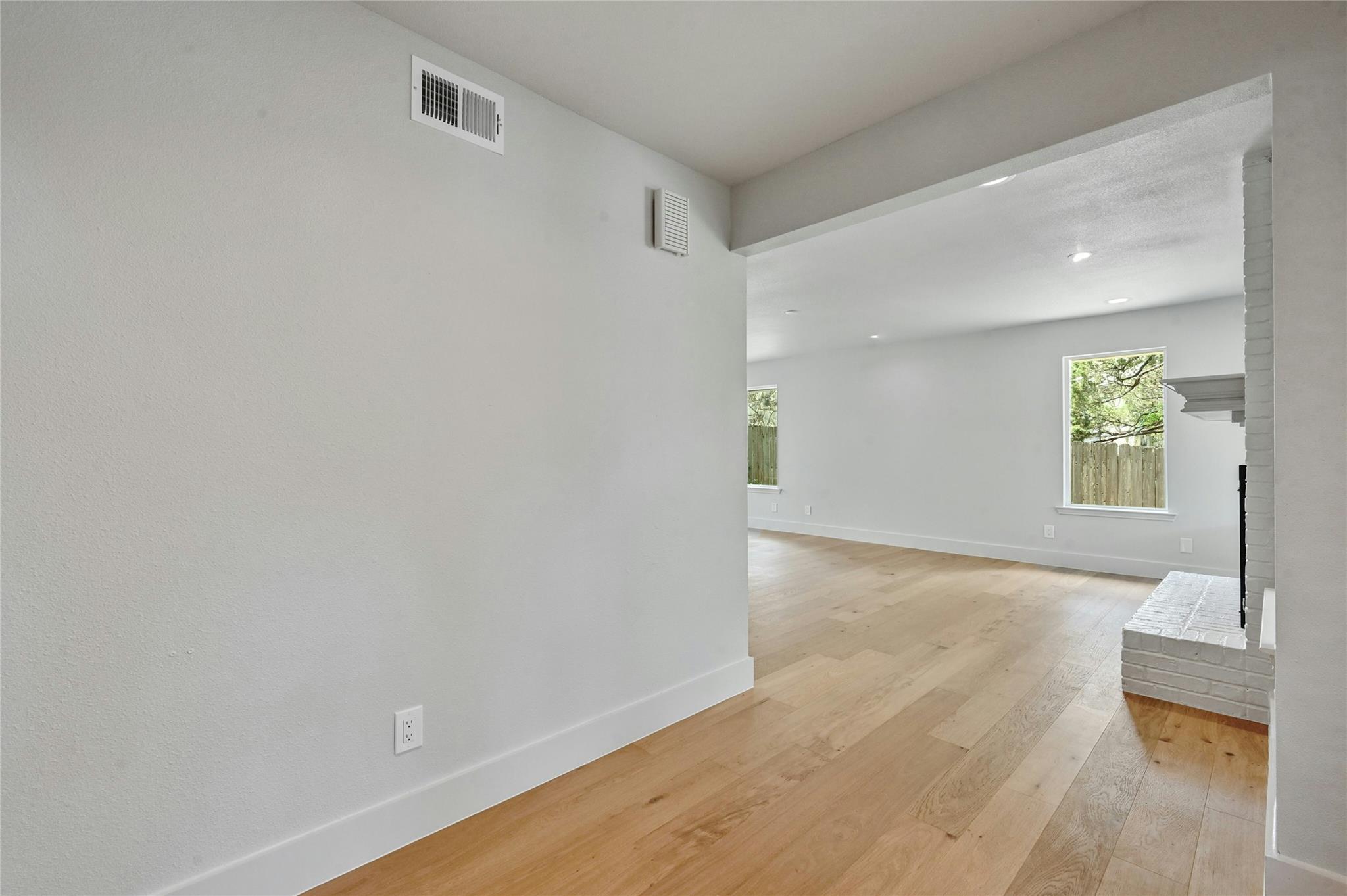 1305 Kenwood Ave Property Photo 3