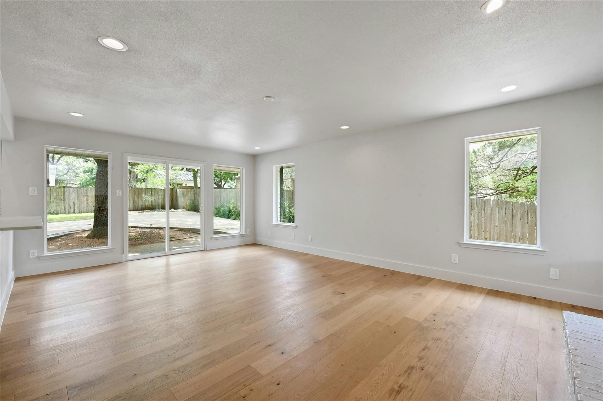 1305 Kenwood Ave Property Photo 4