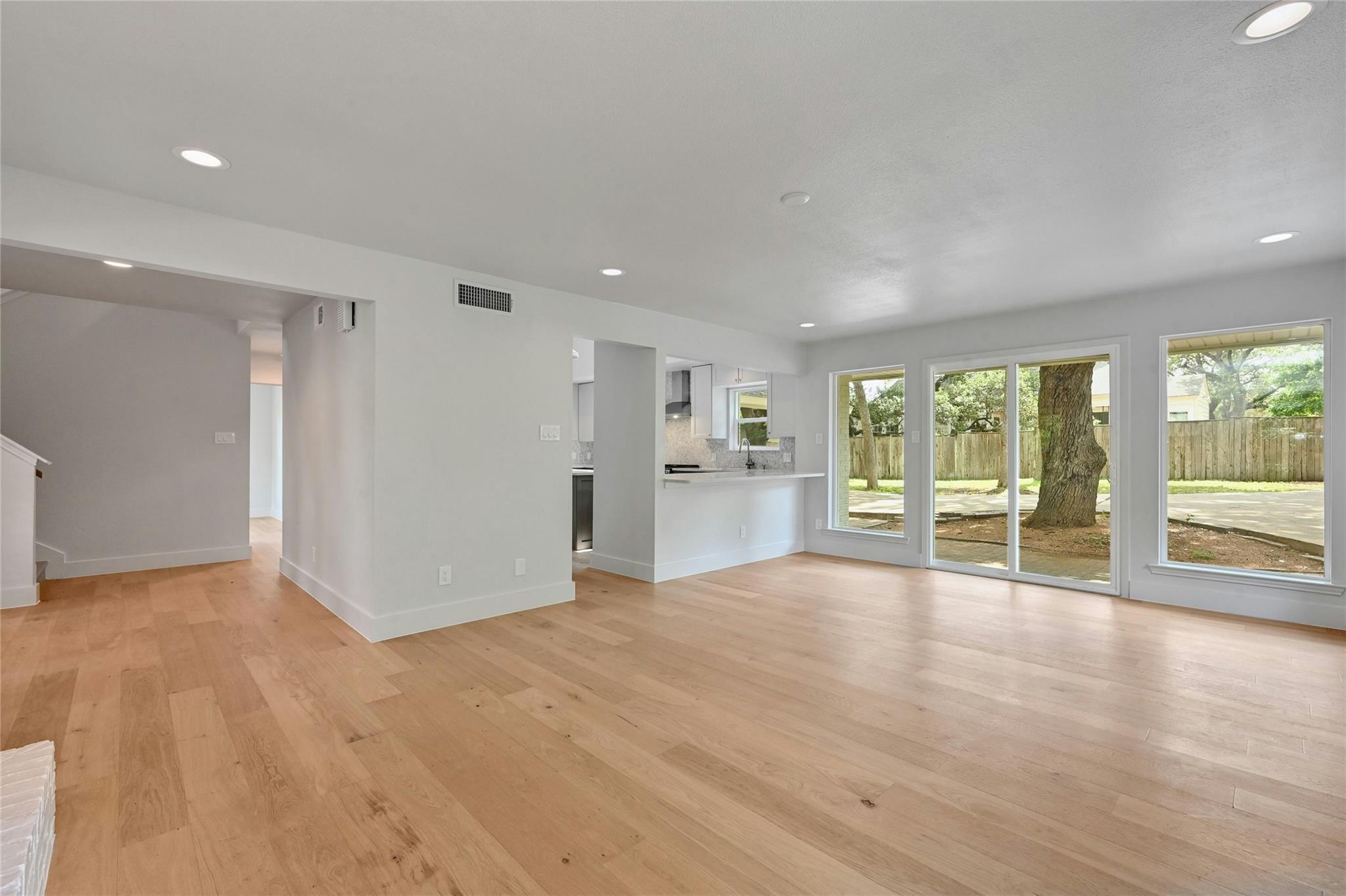 1305 Kenwood Ave Property Photo 5
