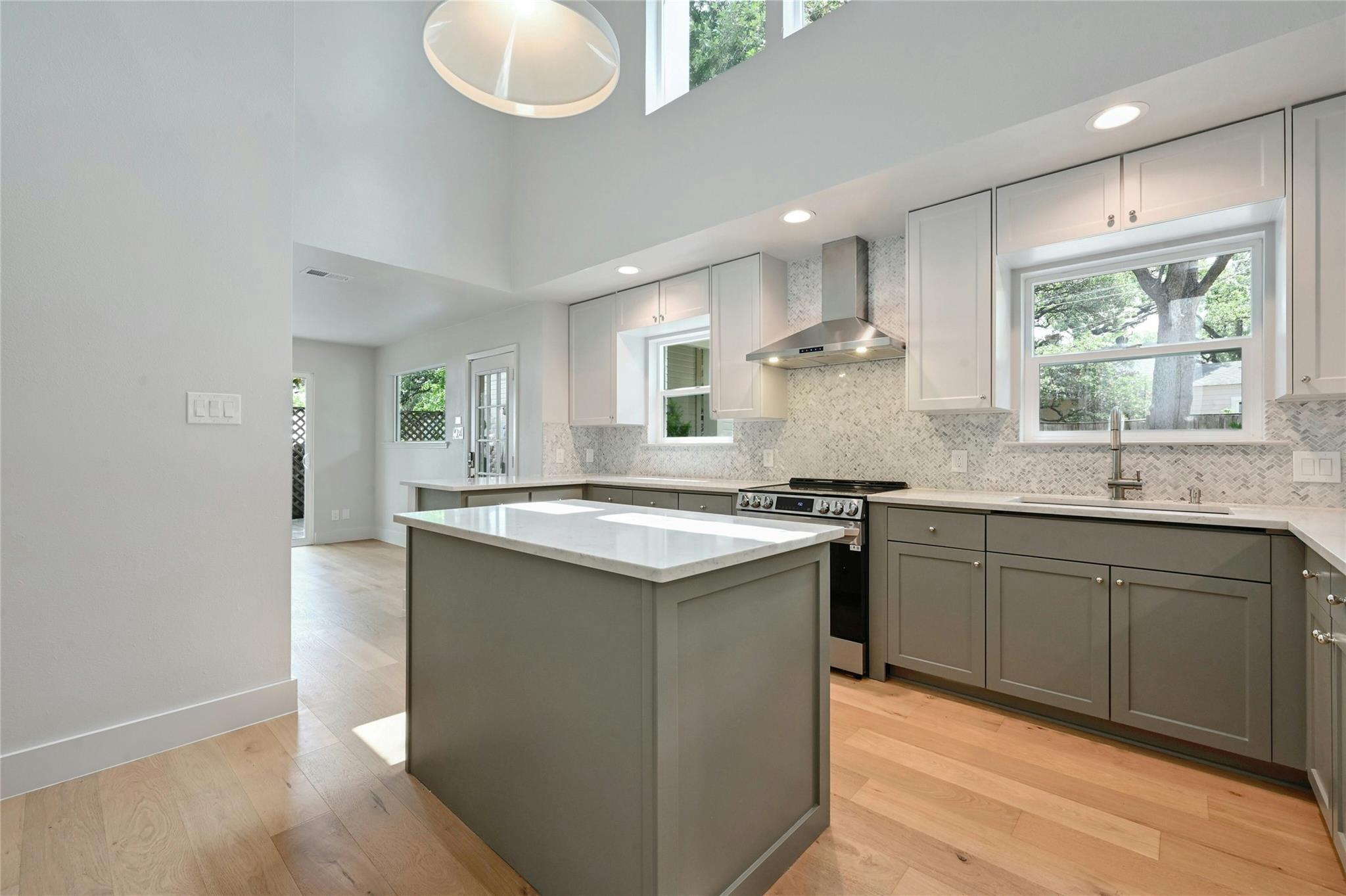 1305 Kenwood Ave Property Photo 8