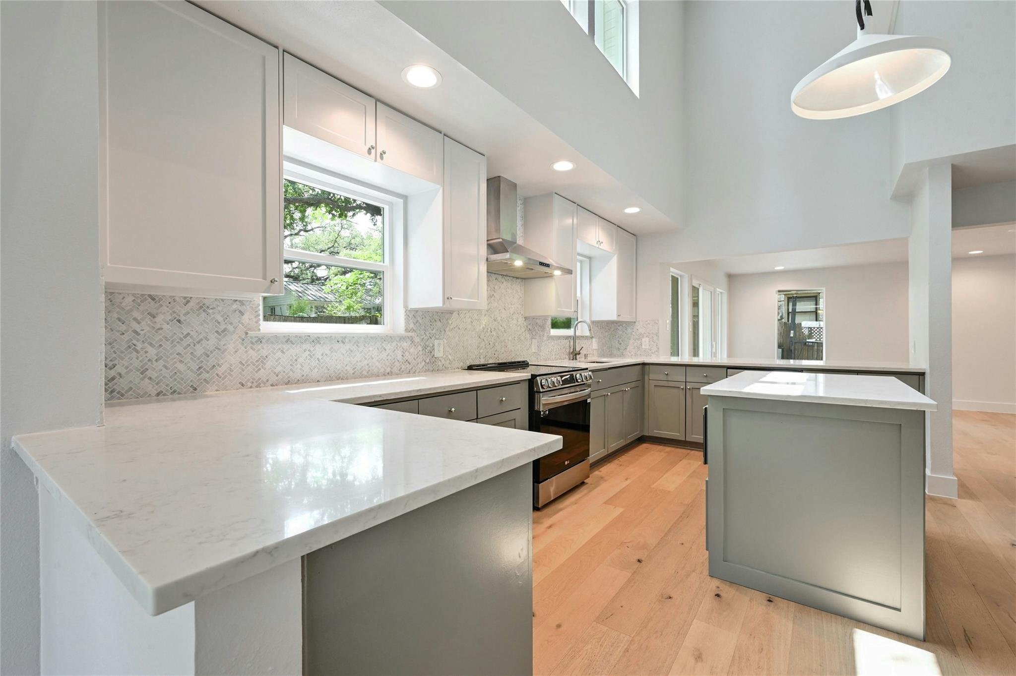 1305 Kenwood Ave Property Photo 9
