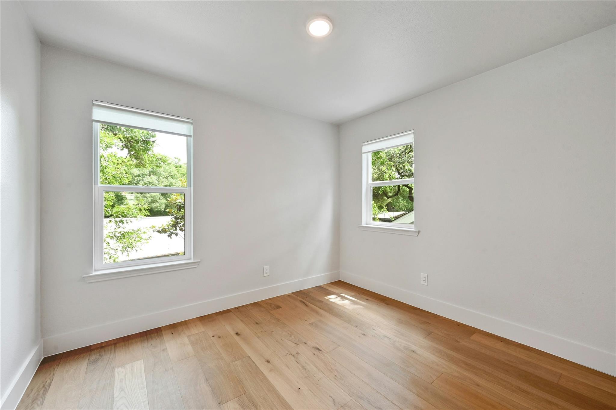 1305 Kenwood Ave Property Photo 22