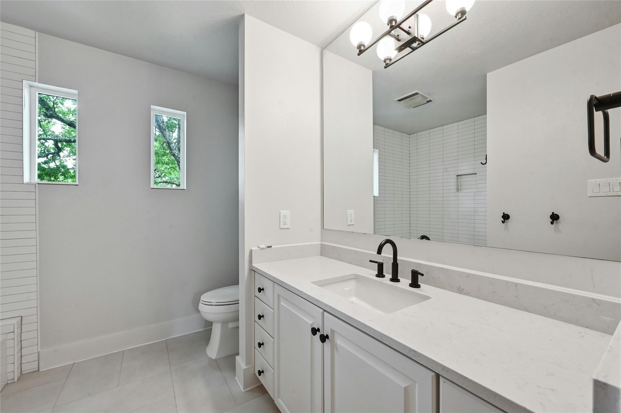 1305 Kenwood Ave Property Photo 23