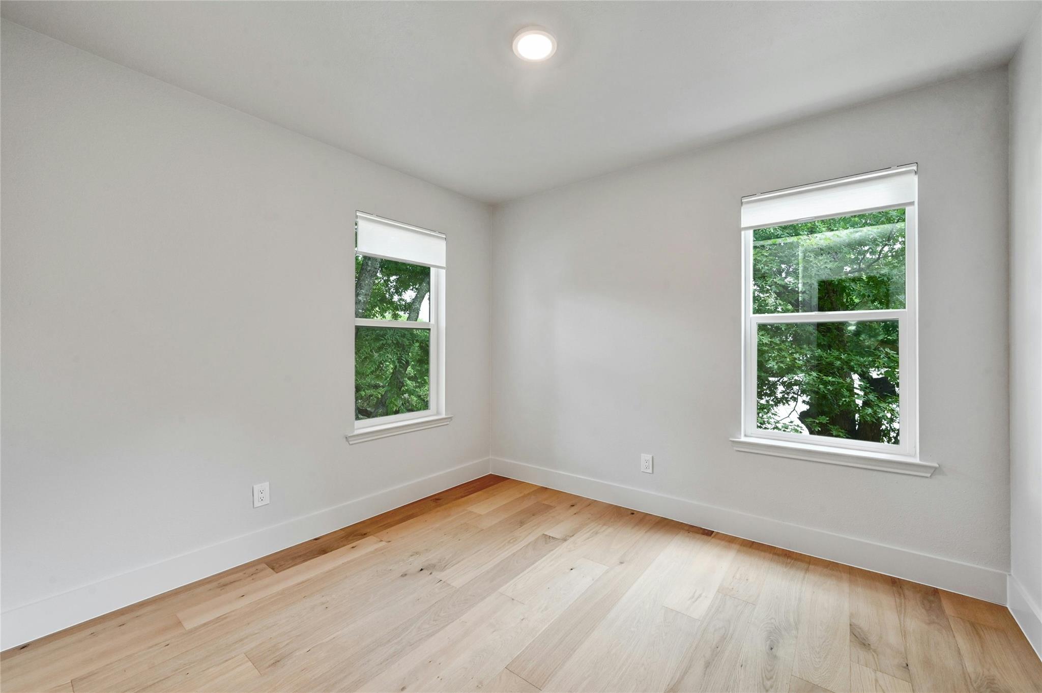 1305 Kenwood Ave Property Photo 24
