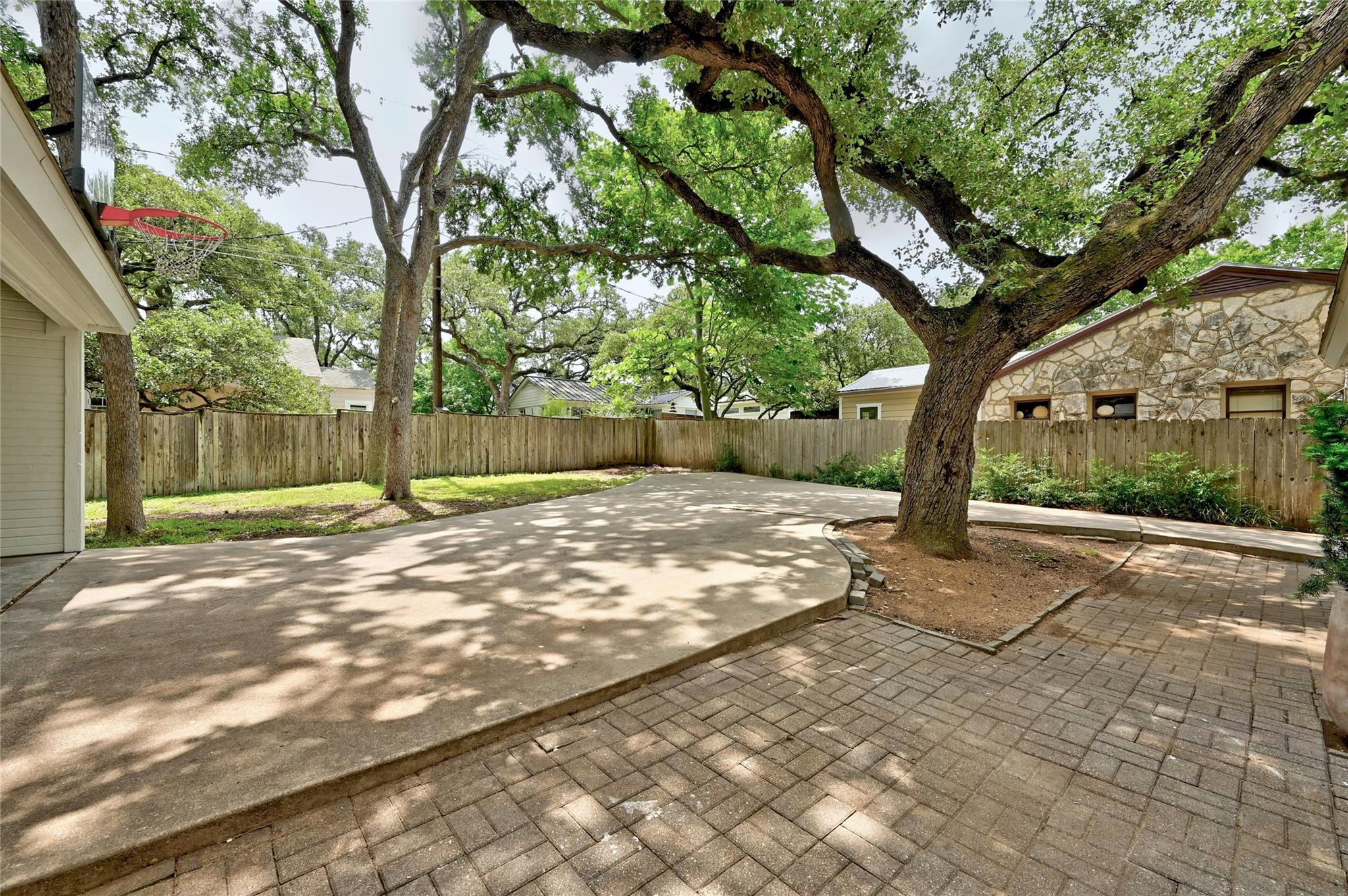 1305 Kenwood Ave Property Photo 25