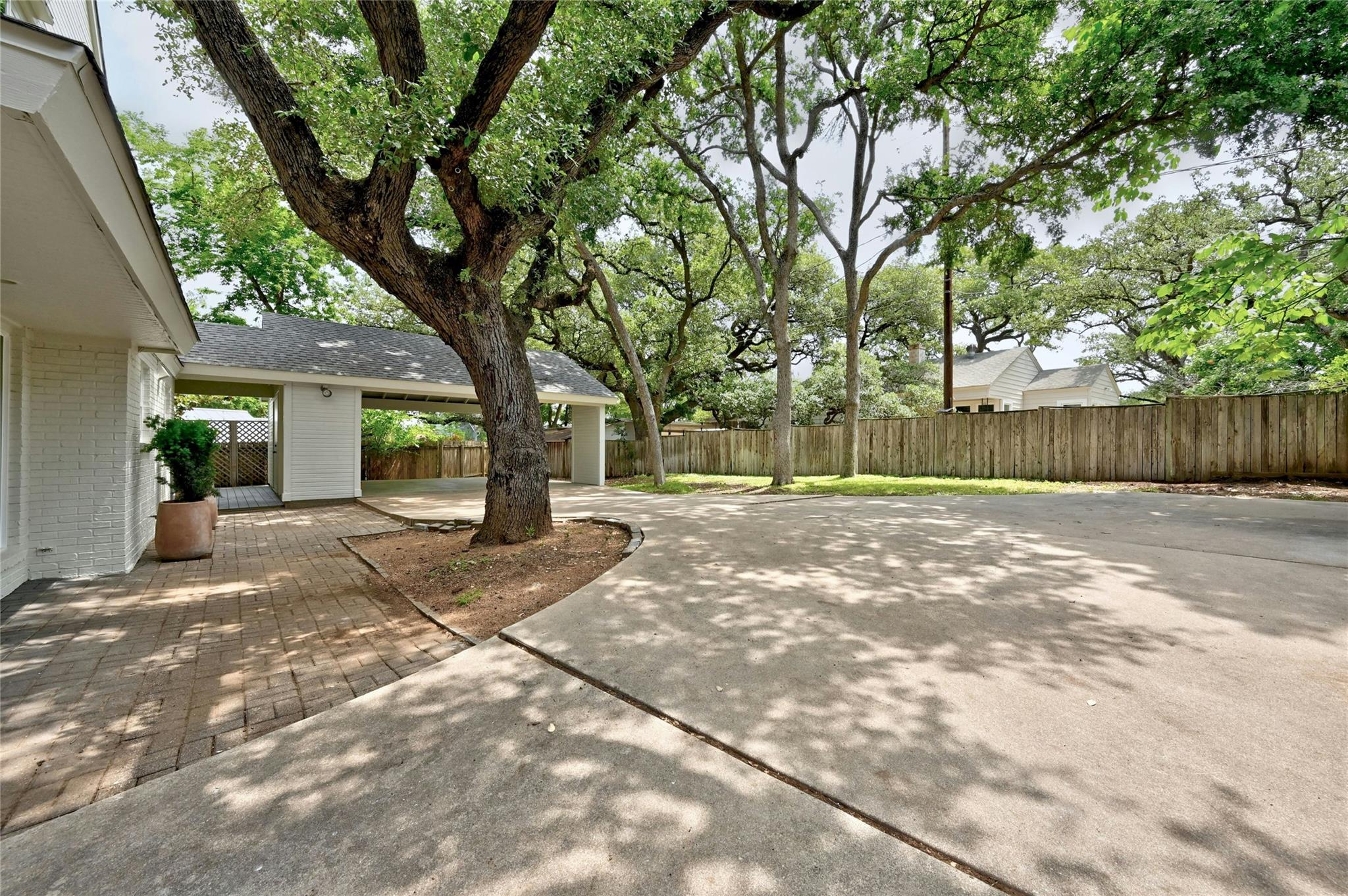 1305 Kenwood Ave Property Photo 26